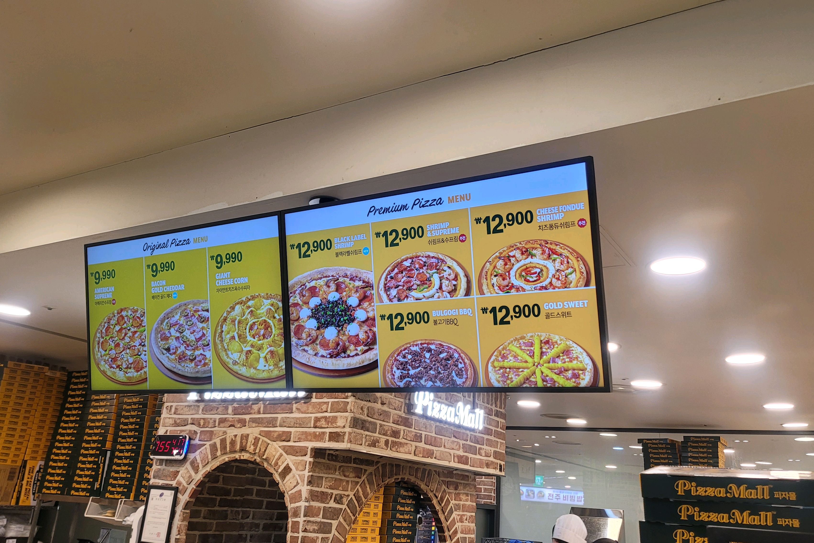 우리동네 피자맛집생겼어요! 새로 리모델링해서 깨끗하고 피자도 진짜 크고 맛나요 굿굿 매일먹