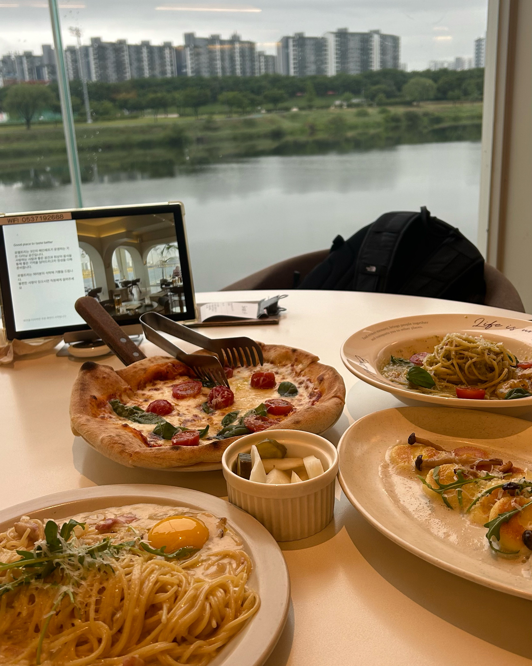 맛있어용!! 뷰도좋구 데이트하기 딱이에용😍😍😍😍😍😍😍😍😍😍😍❤️❤️❤️❤️❤️❤️❤️ - 대구 맛집 로렐트리 동촌유원지점