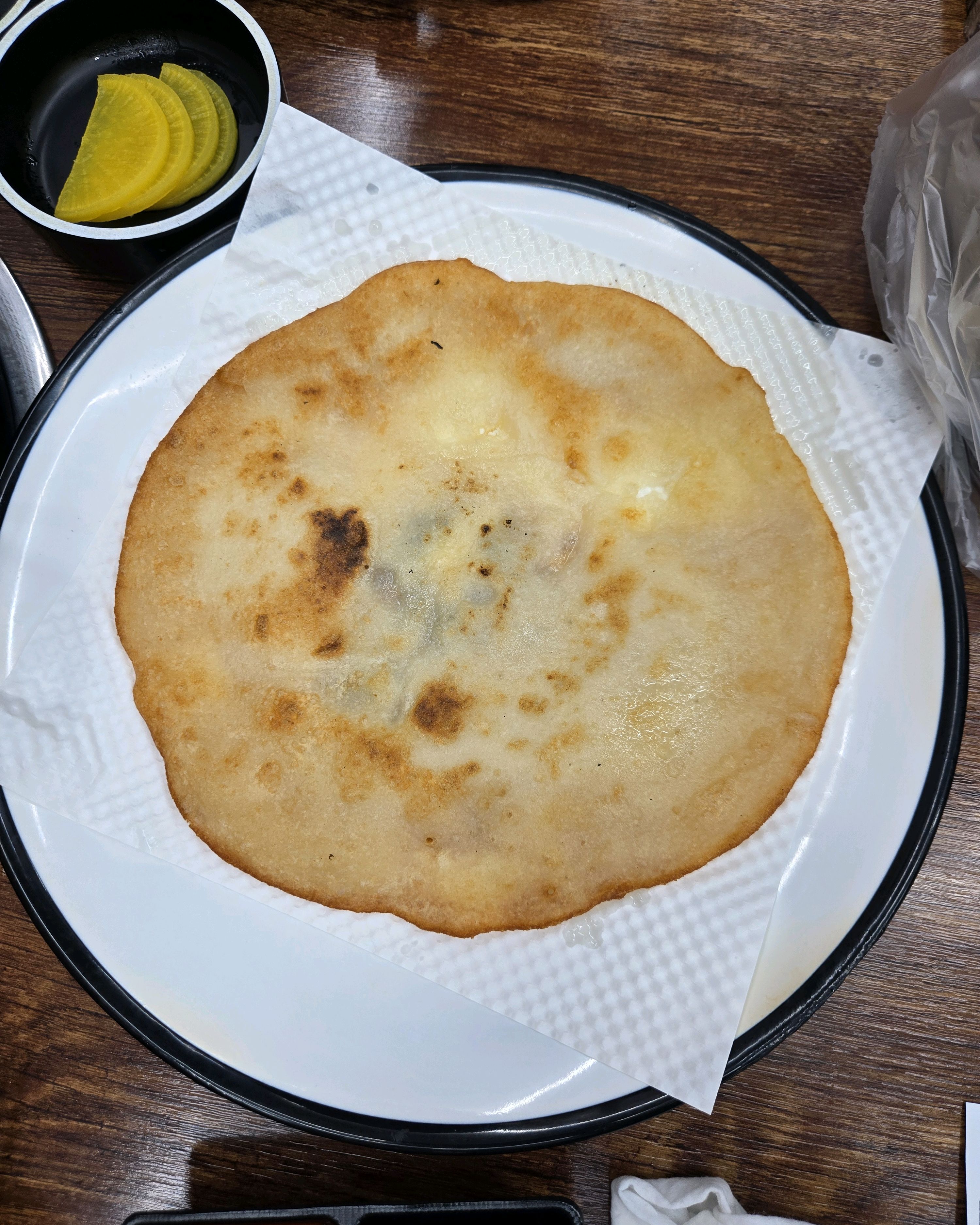 친절하고 신선하고 정말 맛깔나요~~ 감자전도 강추~~ 비오는날 조용하고 속도 시원하게 ~~