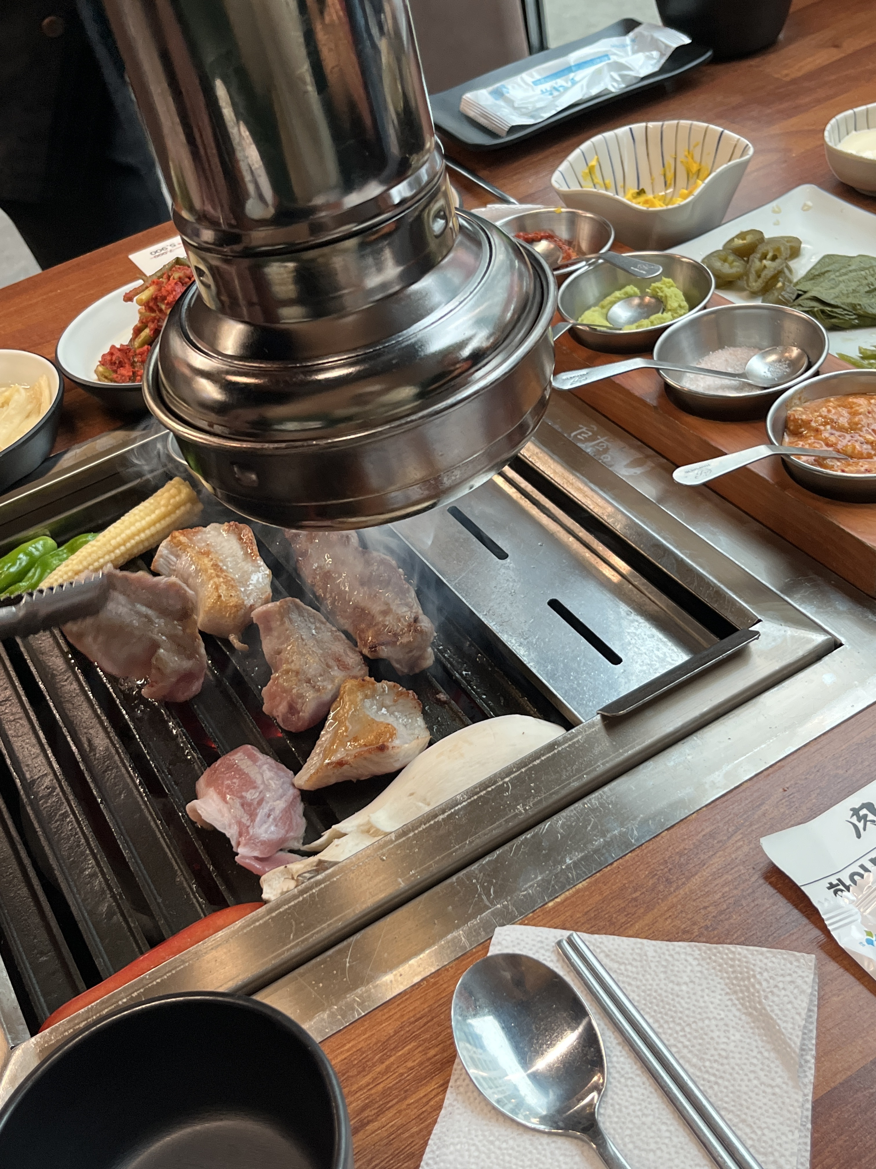 매번 고기 먹고 싶을 때 마다 여기로 와요 직원분들도 친절하시고 고기 전부 구워주셔서 편하