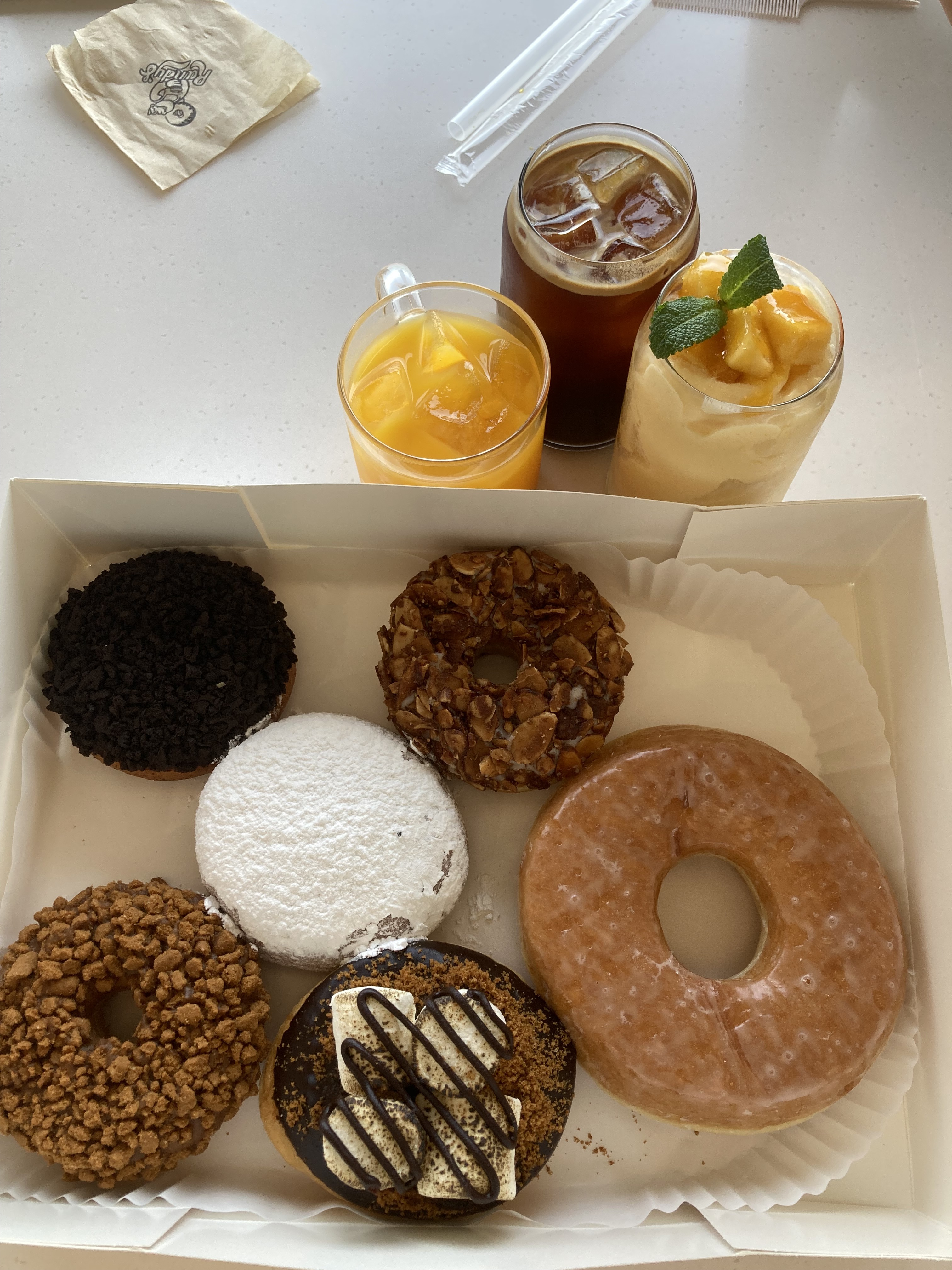 길 건너 1시간 무료주차 - 제주 맛집 랜디스도넛 애월점