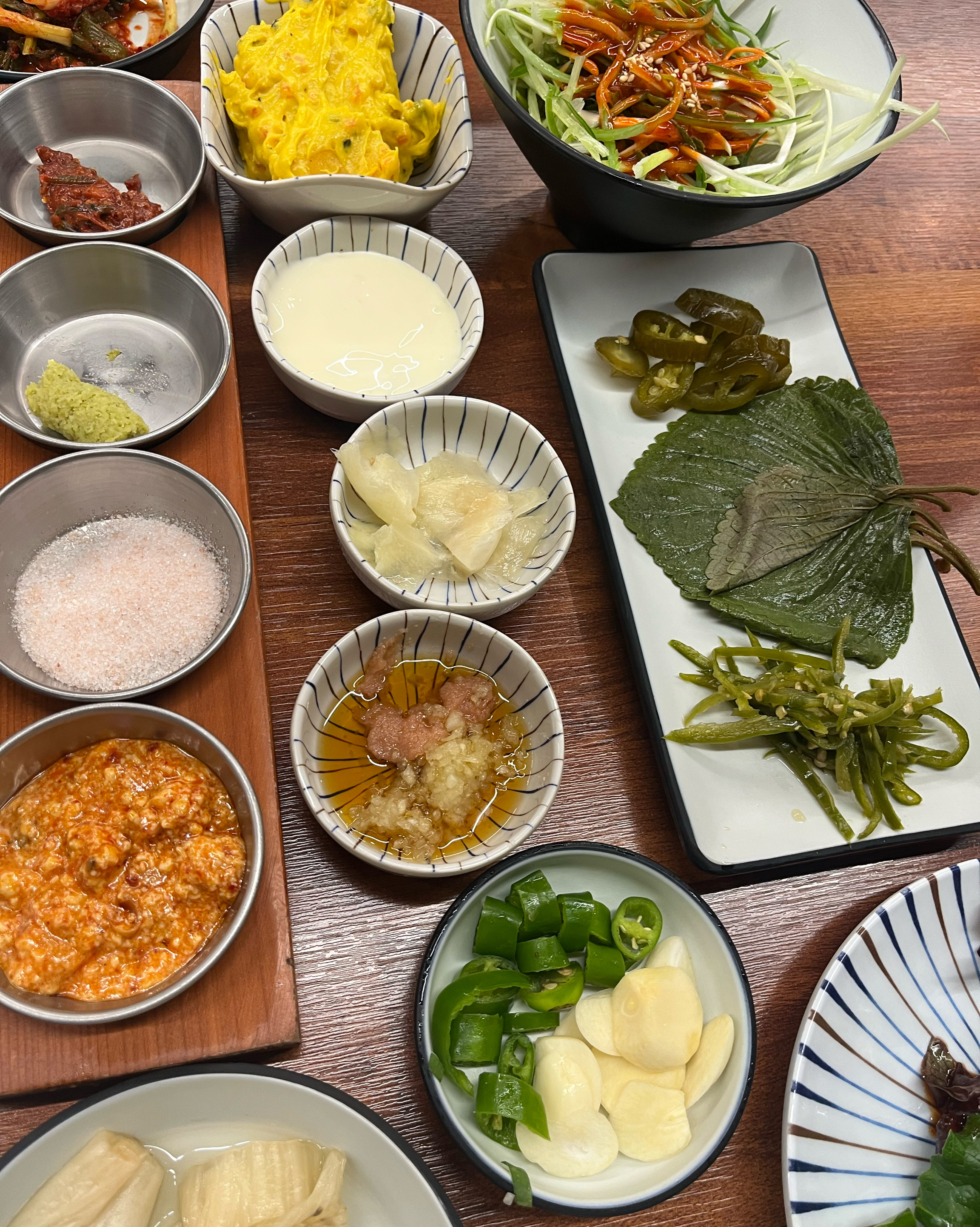 기본 사이드로 나오는 버섯맑은탕, 계란찜 대존맛이구요 - 대전 맛집 육화탄 대전롯데백화점 괴정점