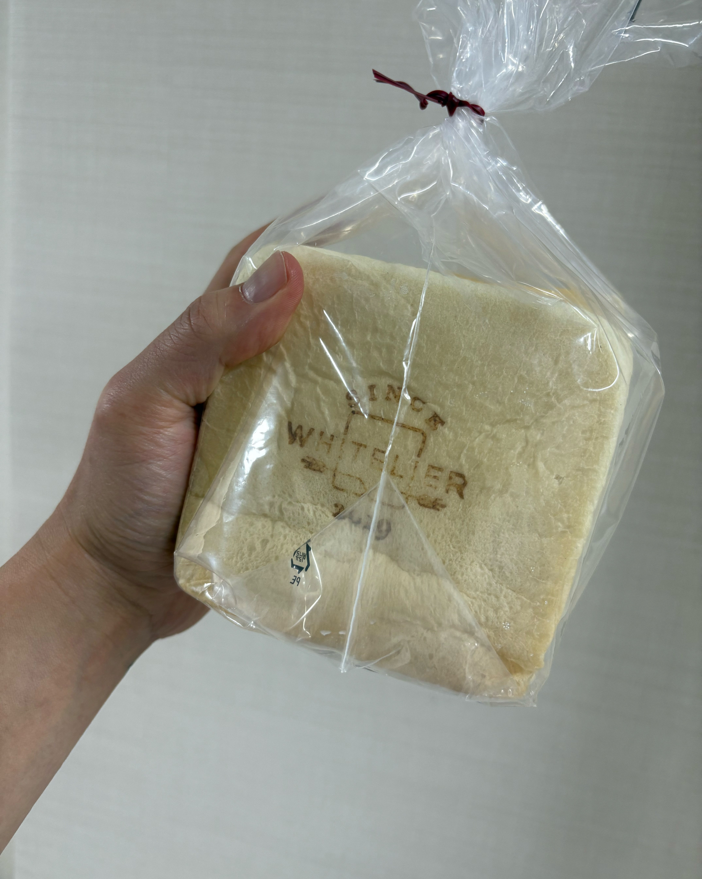 진짜 너무 맛있습니다 식빵이 이렇게 맛있어도 되나 싶네요 부드럽고 버터향이 살짝는게 쨈이나