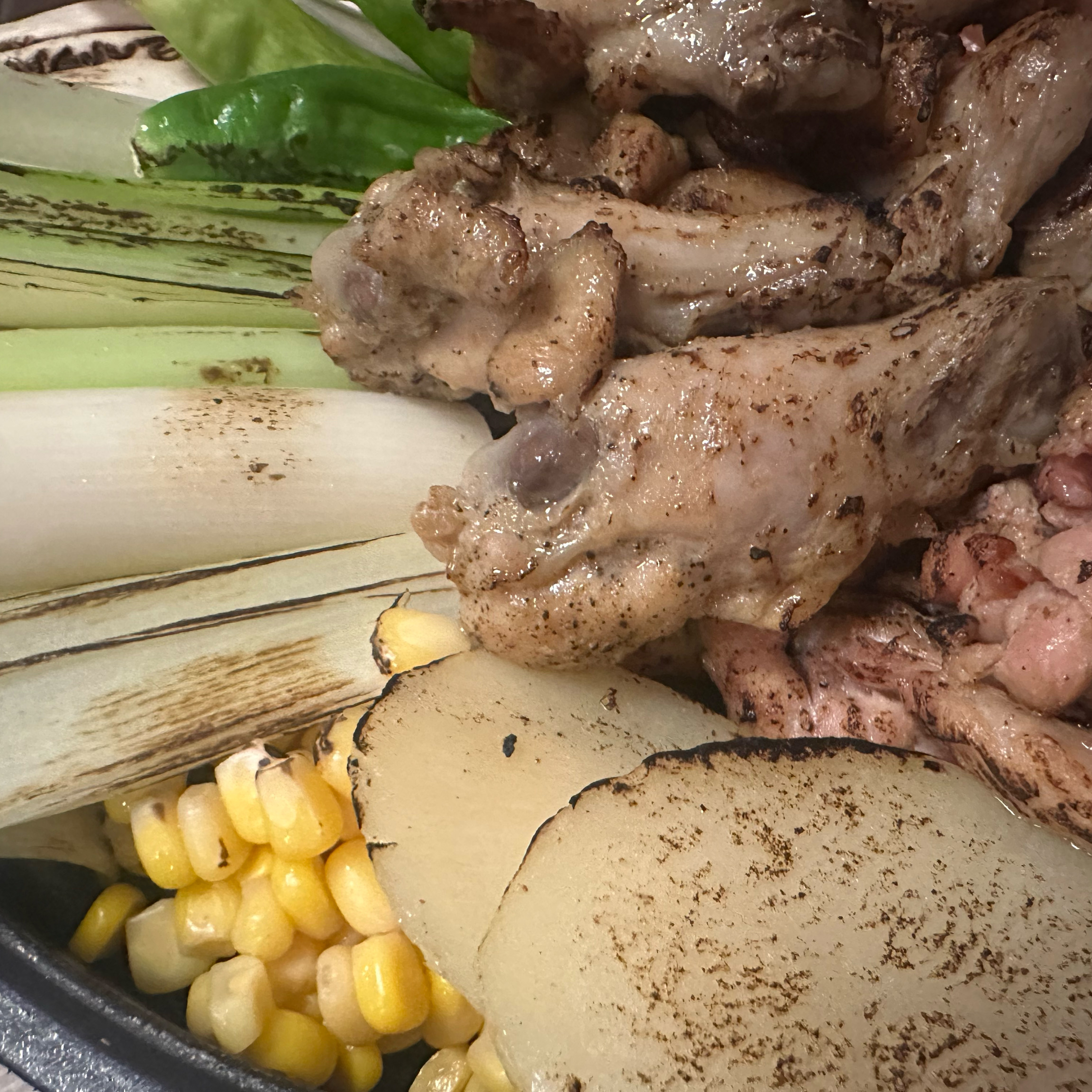 일본식 인테리어 너무 이쁘게 잘되어있고 분위기 좋고 안주 맛있어서 생맥주가 절로 들어갑니당