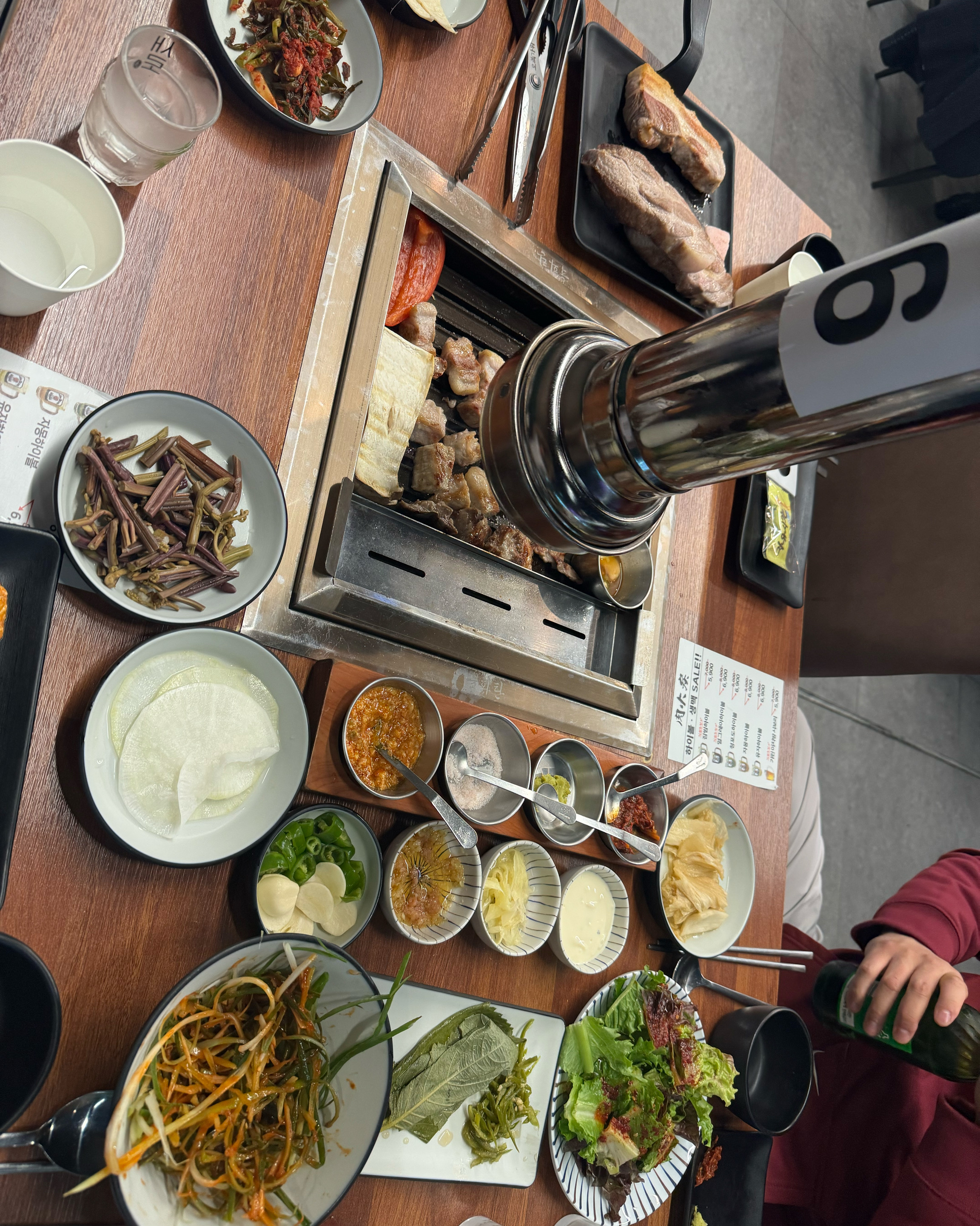 대전에 육화탄 들렸는데 너무 맛있습니다!  모듬 세트 시켜서 먹는데 양도많고  숙성도 잘되