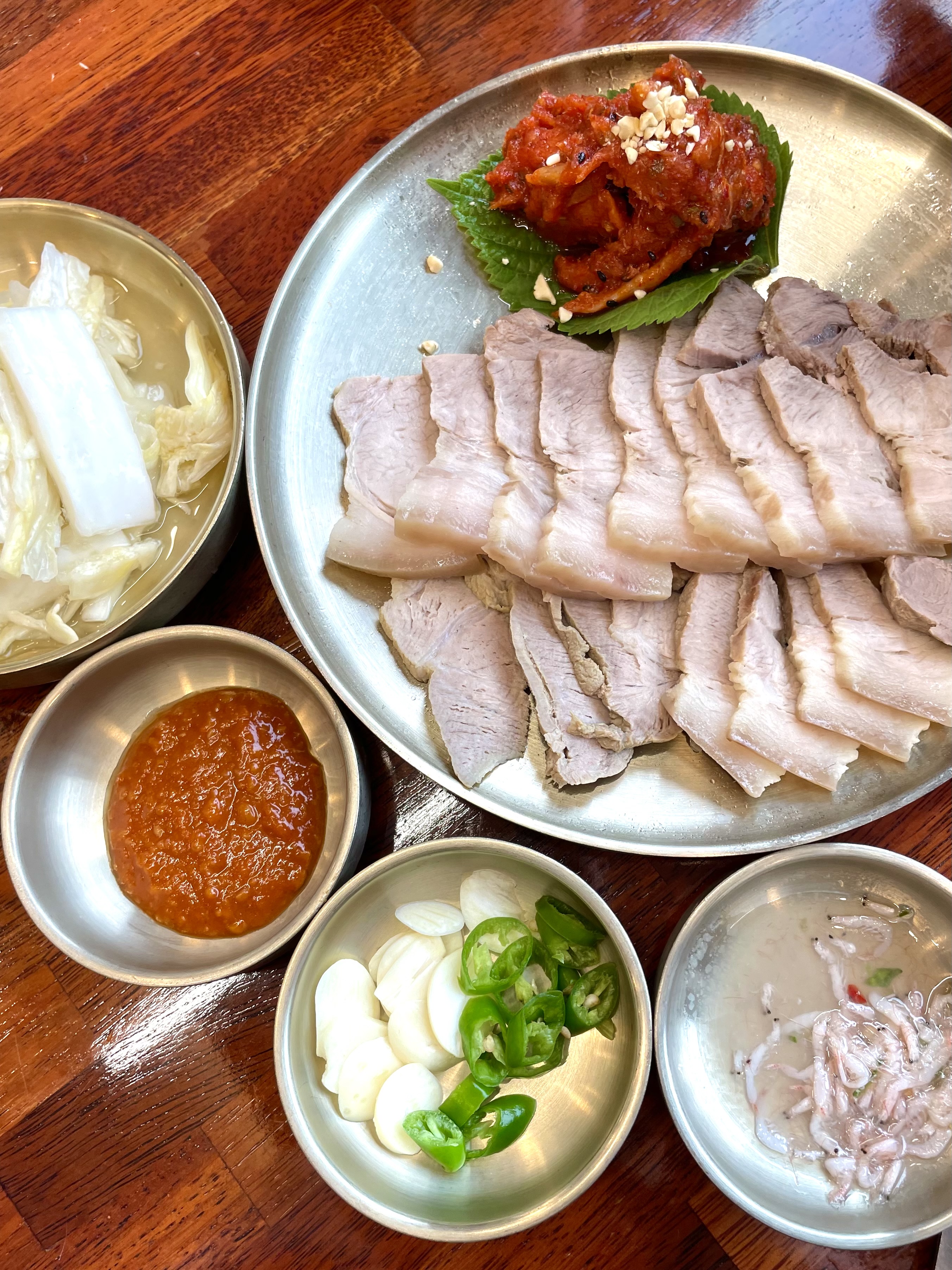 데이트 하려구 우연히 들렀는데 매장도 예쁘고 너무 맛있네용 맛도 최고에용🩷 - 인천 맛집 서도막국수