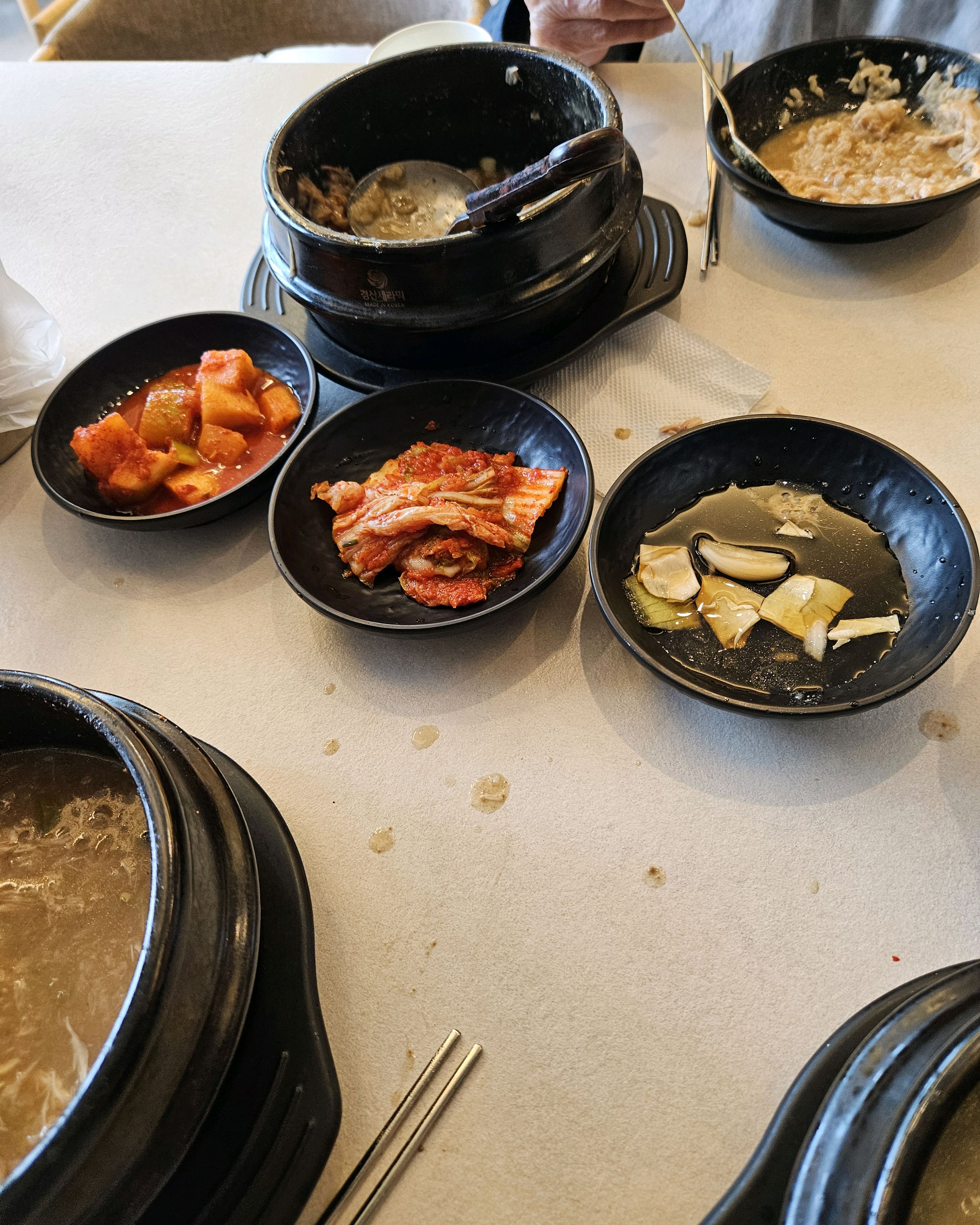 연로 하신 아버님 모시고 와 영양 삼계탕 시켜 드렸는데 입에 맞으신지 너무 맛있게 한그릇