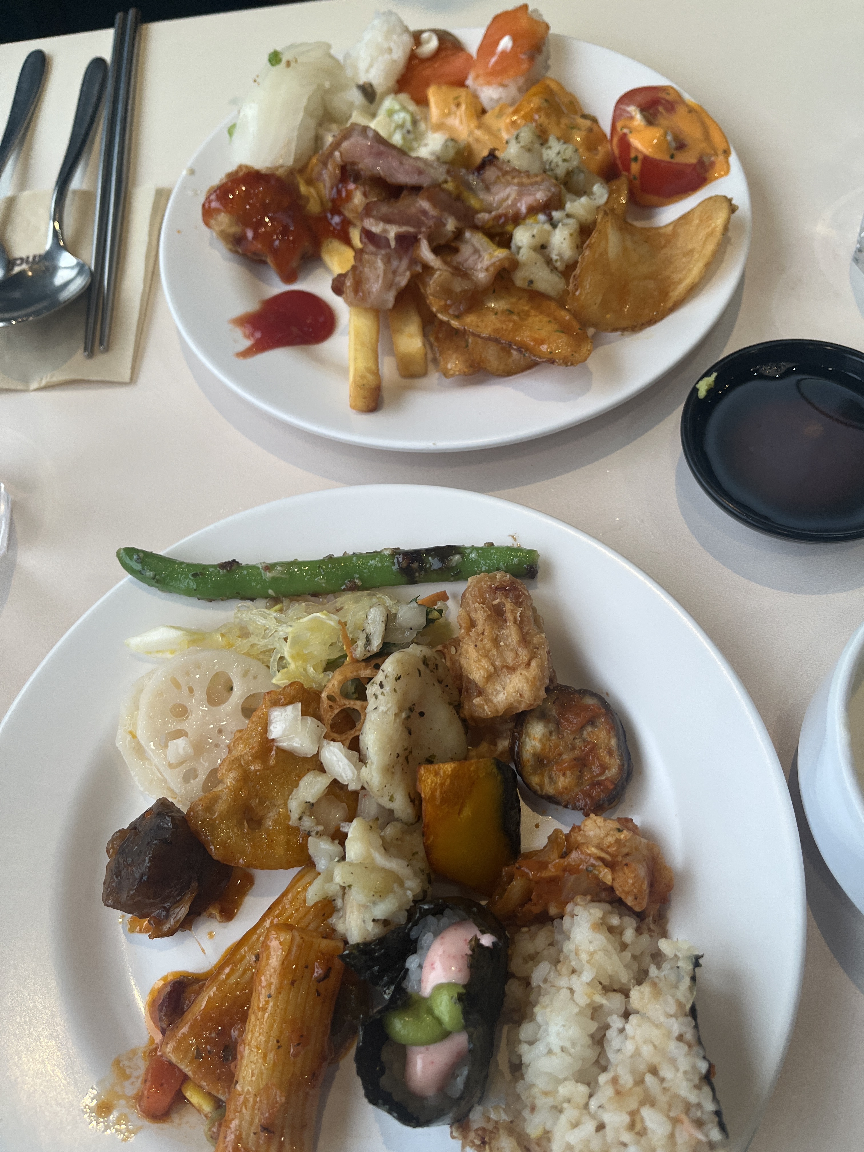 오랜만에 둘째가 좋아하는 애슐리로 나들이~ 둘이라서 좋고, 맛있어서 좋고~ 이래저래 좋네요