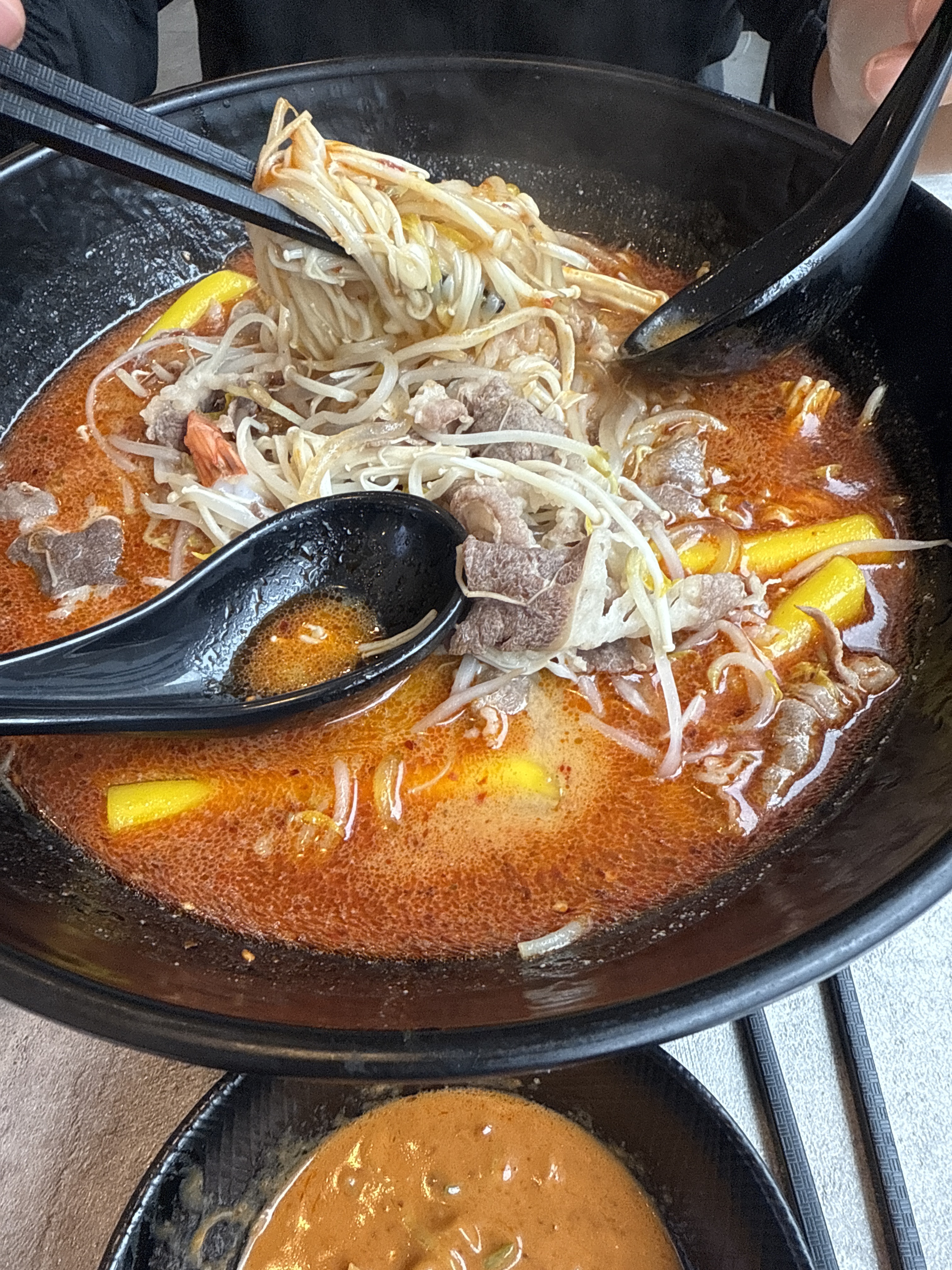 처음 와봤는데 들어오는 골목길만 안 막히면 주차장도 넓고 좋아용!! 마라탕도 맛있어요!!