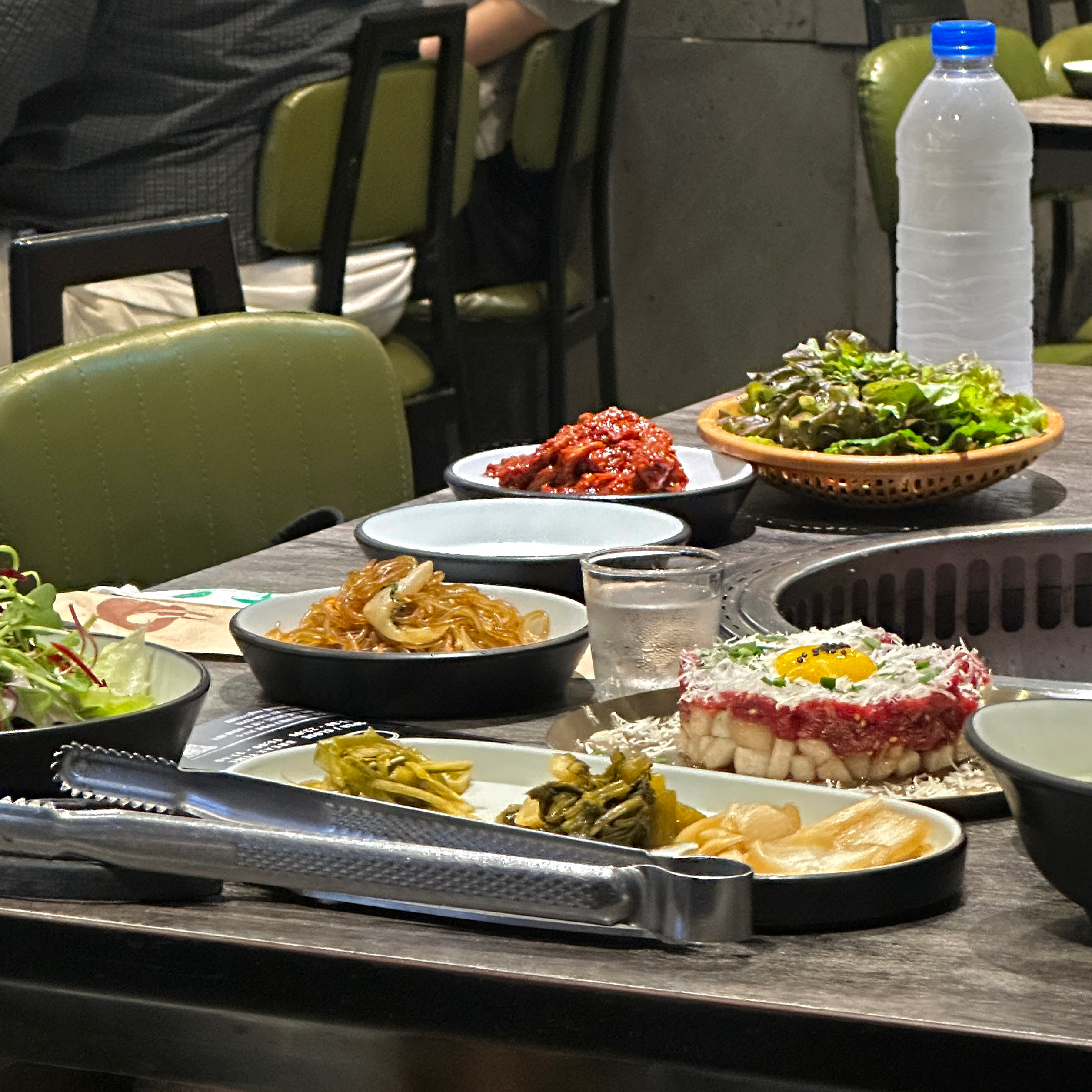 반찬 정갈하고 예쁘게 담겨있고 - 인천 맛집 노천골 부평본점
