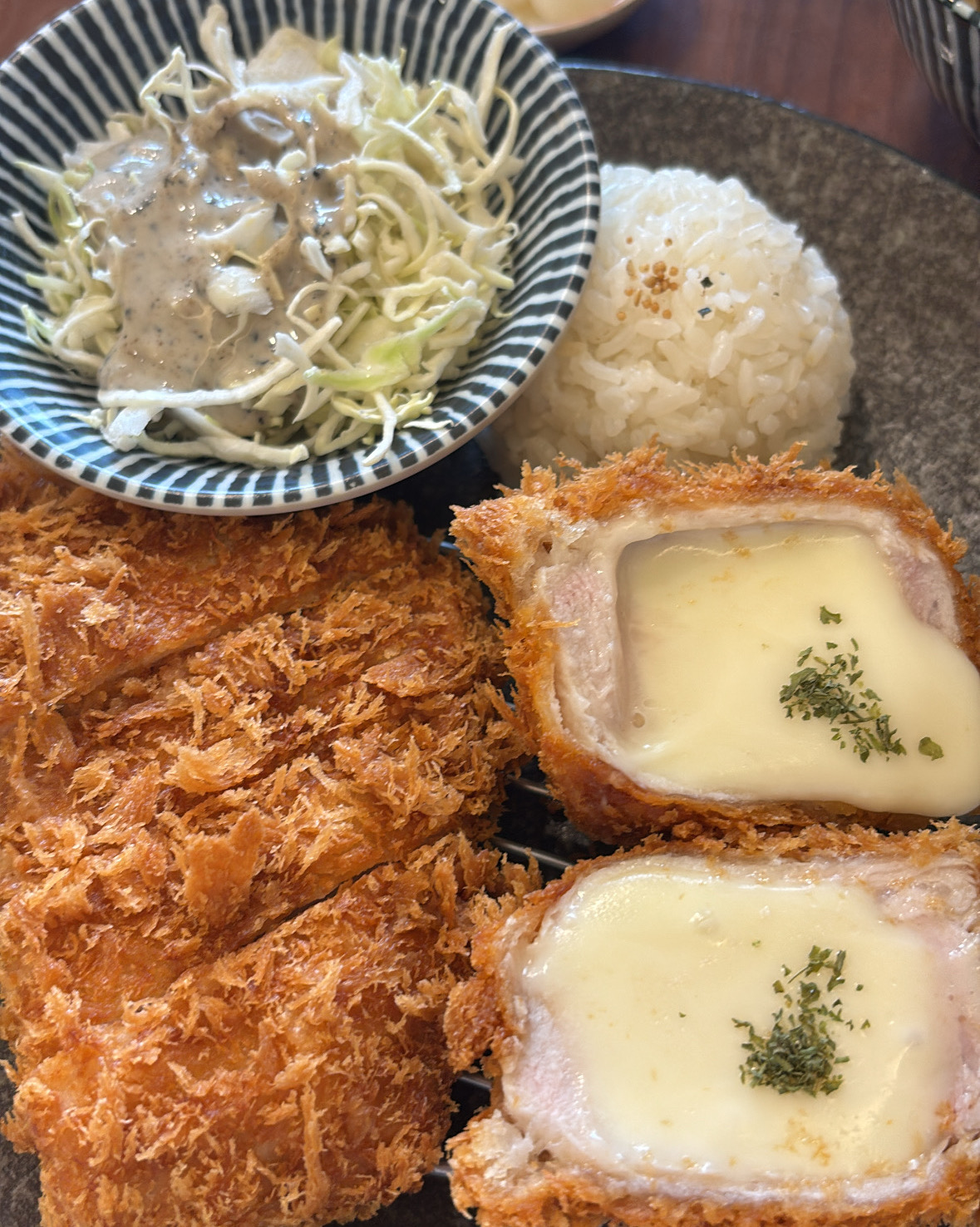 까치산하면 돈까스 백소정!!💛치즈+모둠 카츠가 - 까치산역 맛집 백소정 까치산역점