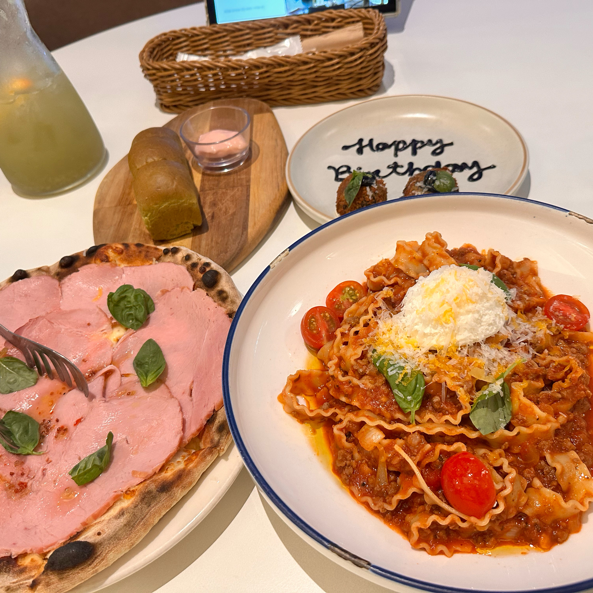 생일 기념으로 가게 되었는데 잊지 않고 이벤트도 챙겨주시고 음식도 너무 맛있고 양도 많어요
