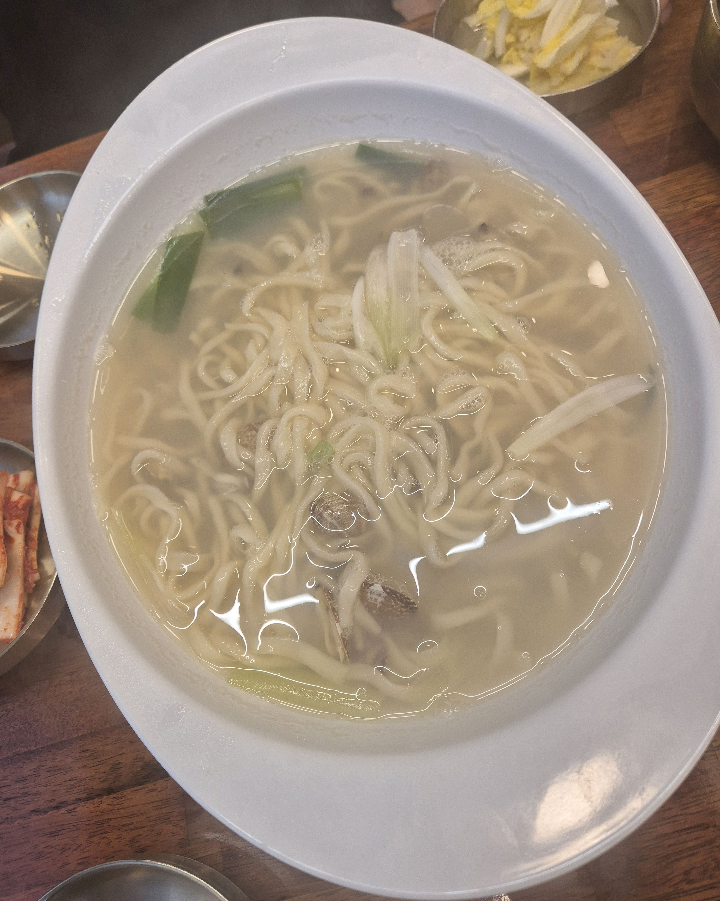 칼국수도 막국수도 메밀전도 너무 맛있어요. 메밀전은 다 먹어버려서 사진이 없네요~~ - 인천 맛집 서도막국수