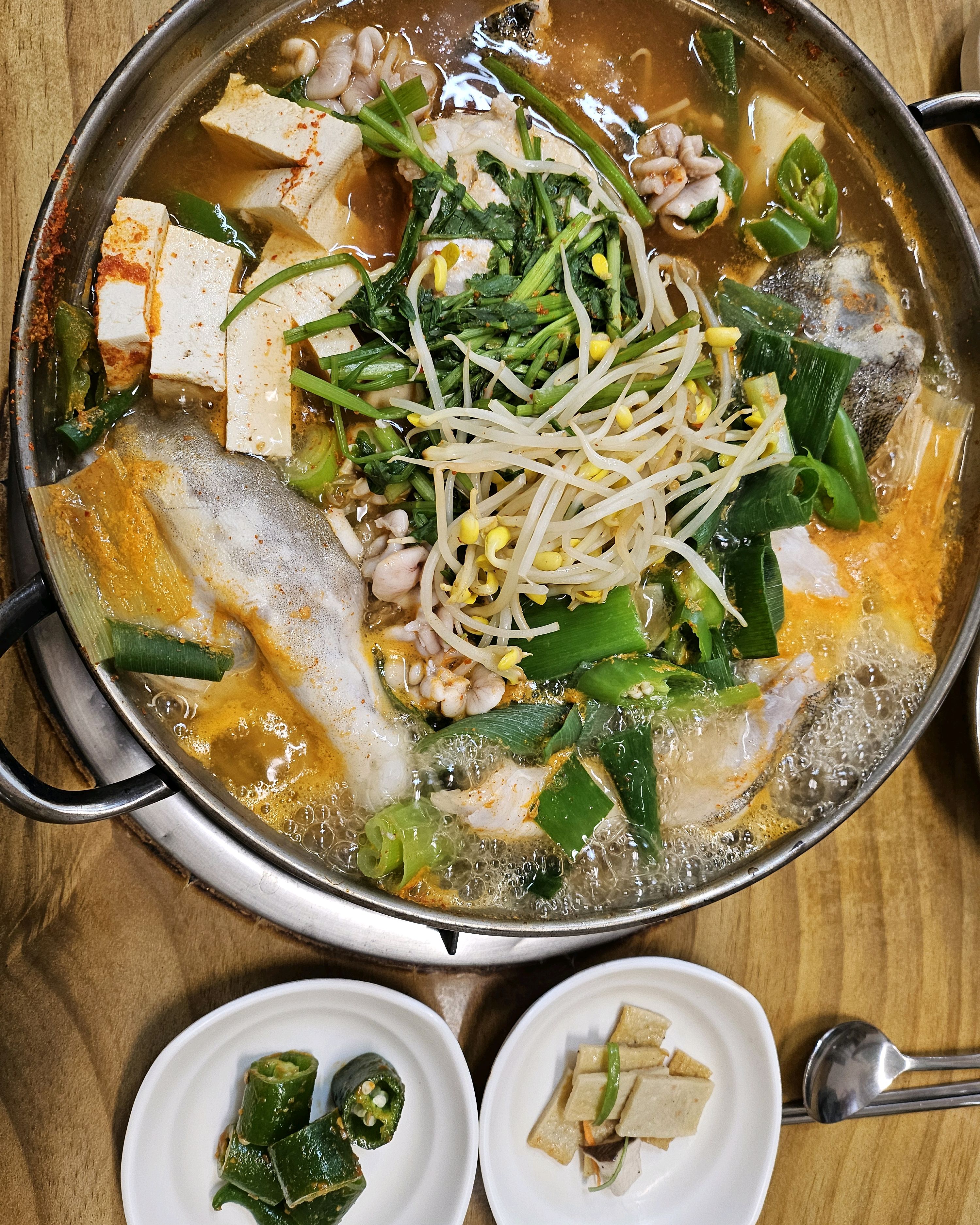 생대구가 싱싱해서 전골이 시원하고 맛있어요. 30분이상 대기하는건 힘들었네요. - 인천 맛집 용인정