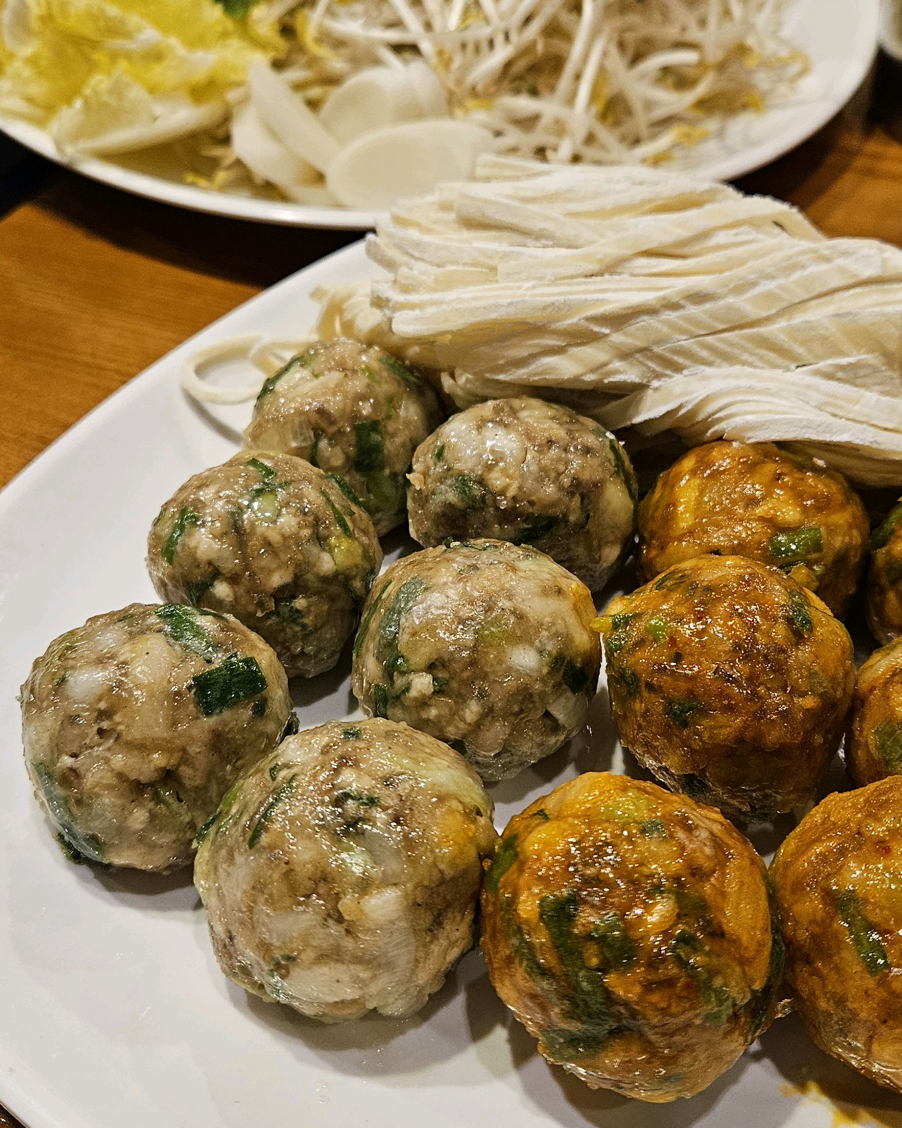 우선 매장 인테리어가 너무 멋져요!!! 그리고 글림만두 비주얼이 진짜 좋아요 ㅎㅎ - 인천 맛집 해가연만두