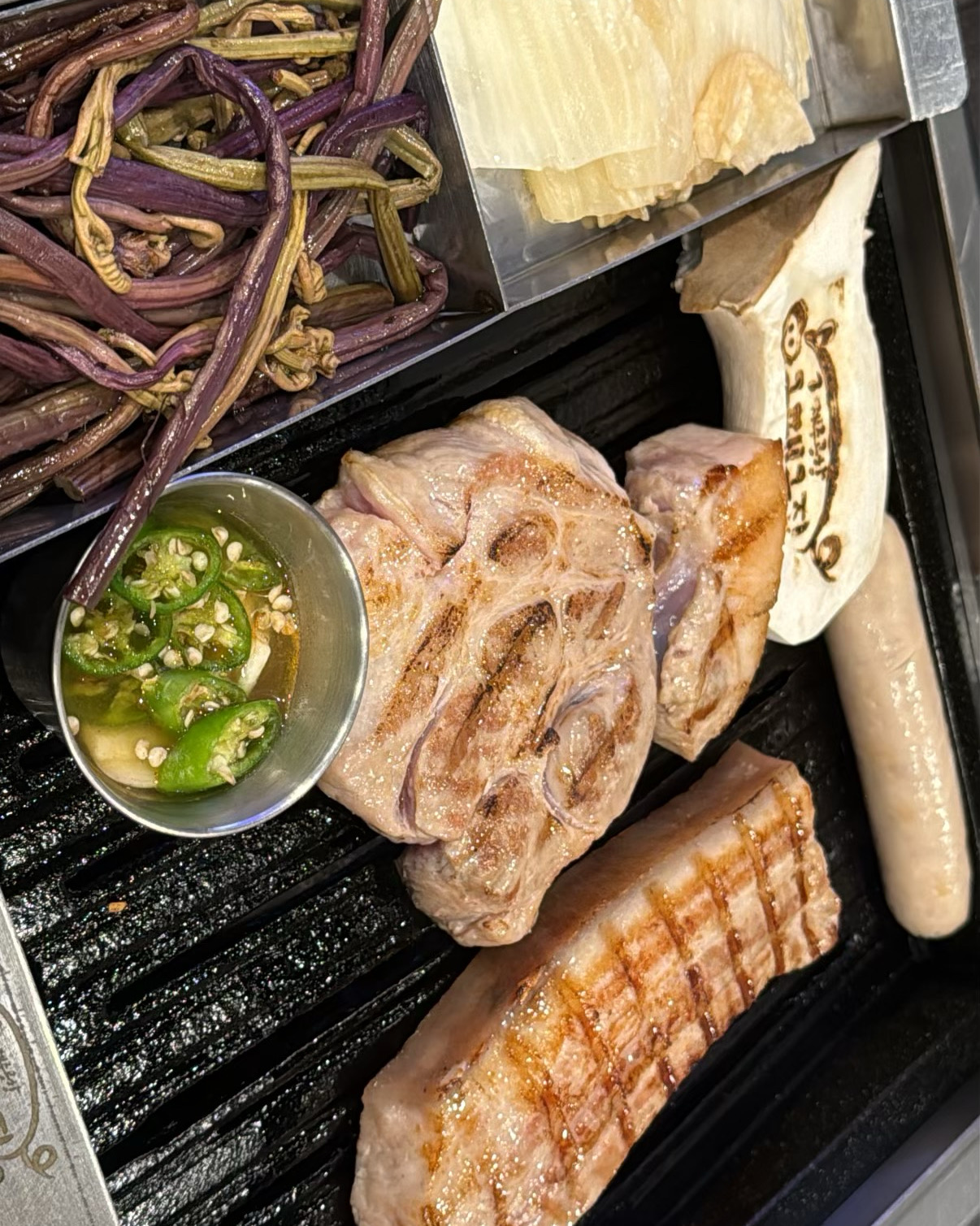 기본 반찬들도 너무 다 좋고 그냥 다 맛있어요 ! 직원분들이 고기를 다 구워주셔서 넘 좋아