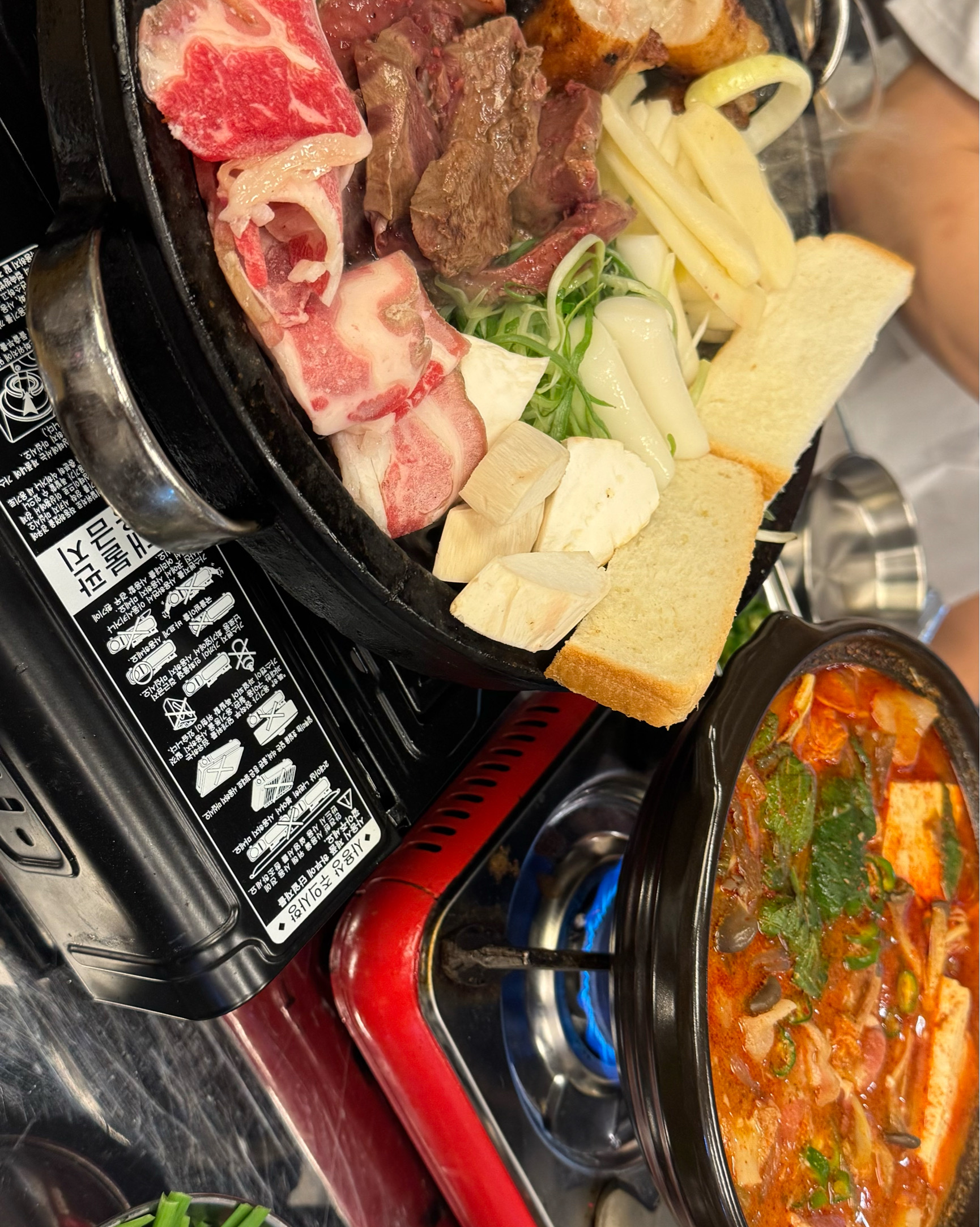 맛있어요 재방문인데 오늘은 사람이 엄청 많아서 대기하다 들어갔어요 ! 다행히 생각보다 빨리