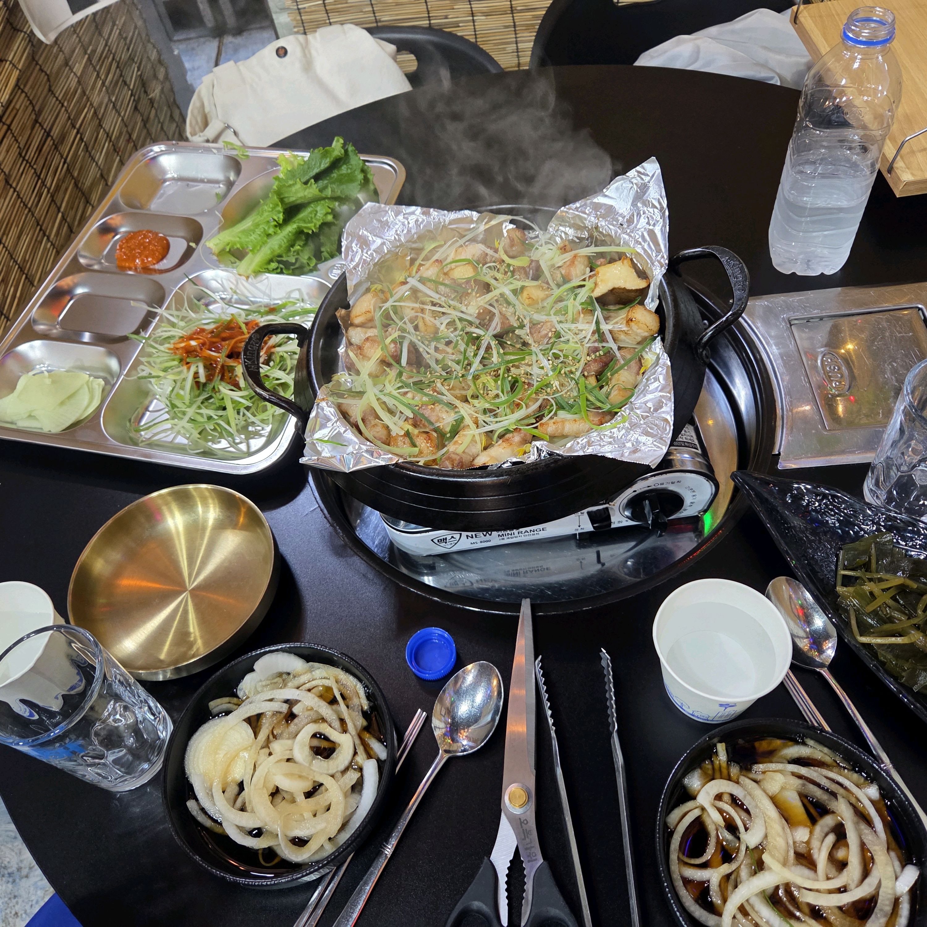 고기가 너무 맛있어요 반찬들도 맛있고 아늑해서 좋아요 다음에 또올게요~ - 인천 맛집 본진삼겹살 구월본점