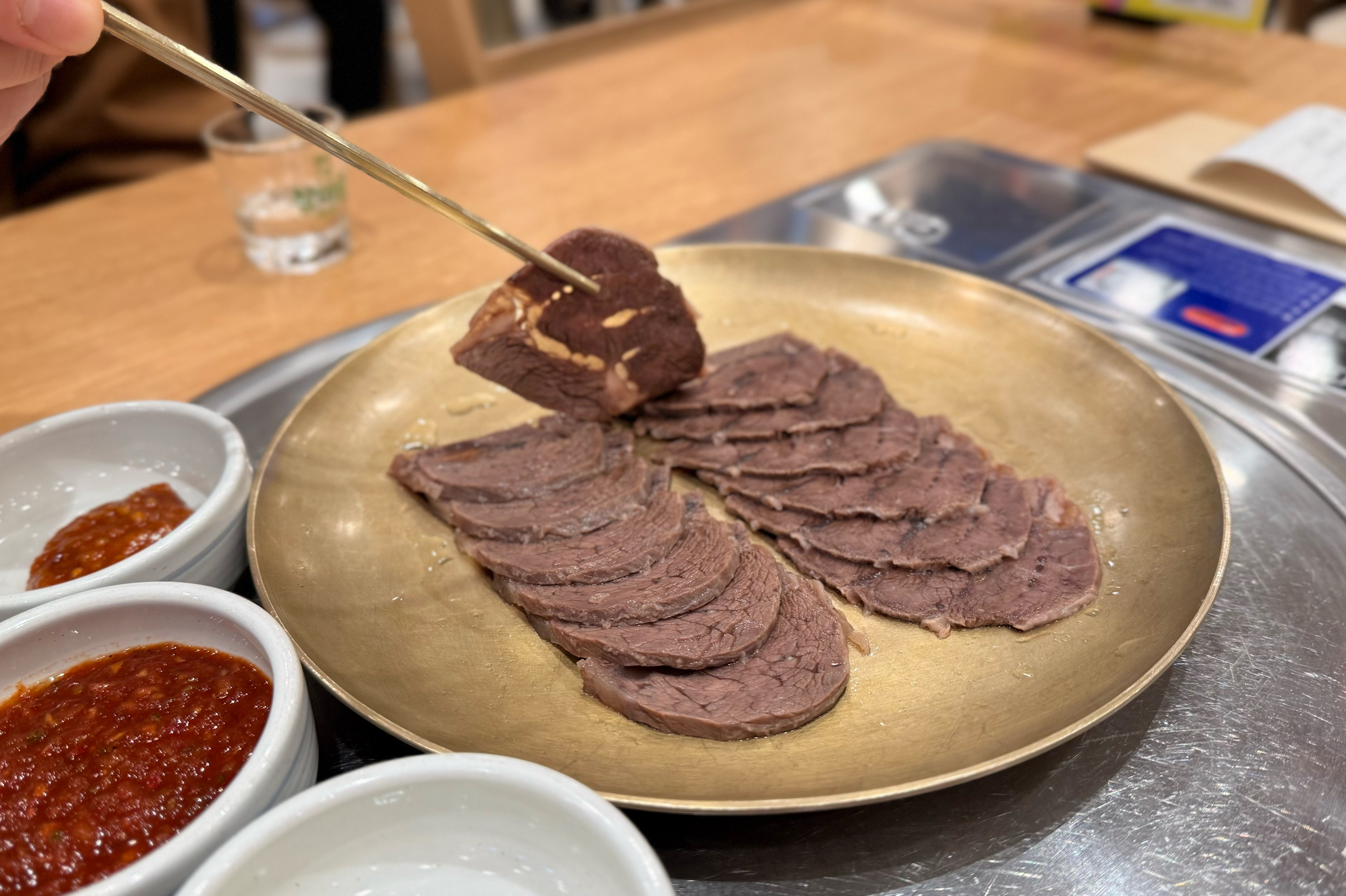 좋아하는 평냉집이에요. 올때마다 수육 시킬까 녹두전 시킬까 고민해요. 둘다 맛나거든요. 비