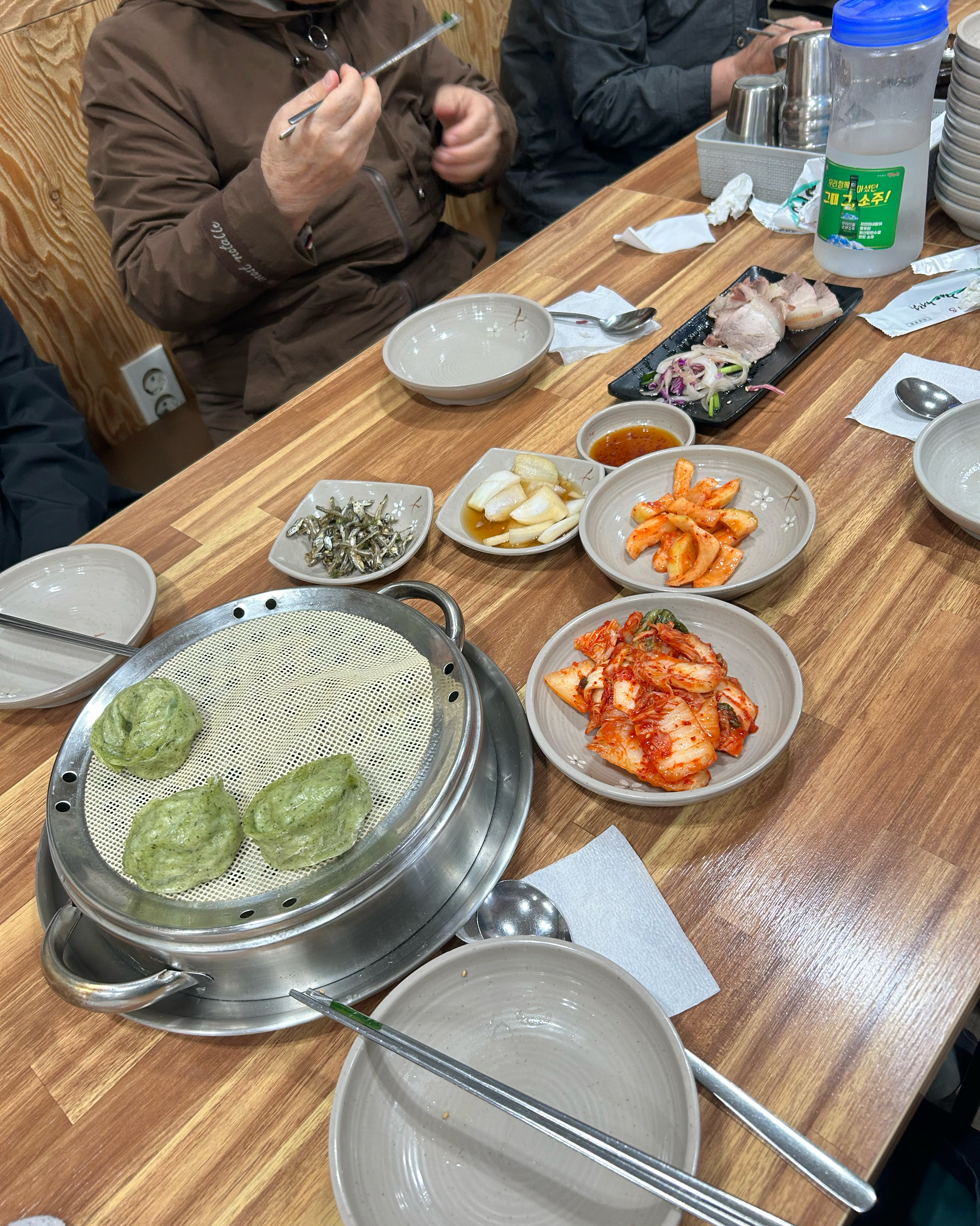 보말국도 맛있고 칼국수도 맛있어요 - 제주 맛집 신제주보말칼국수 제주본점