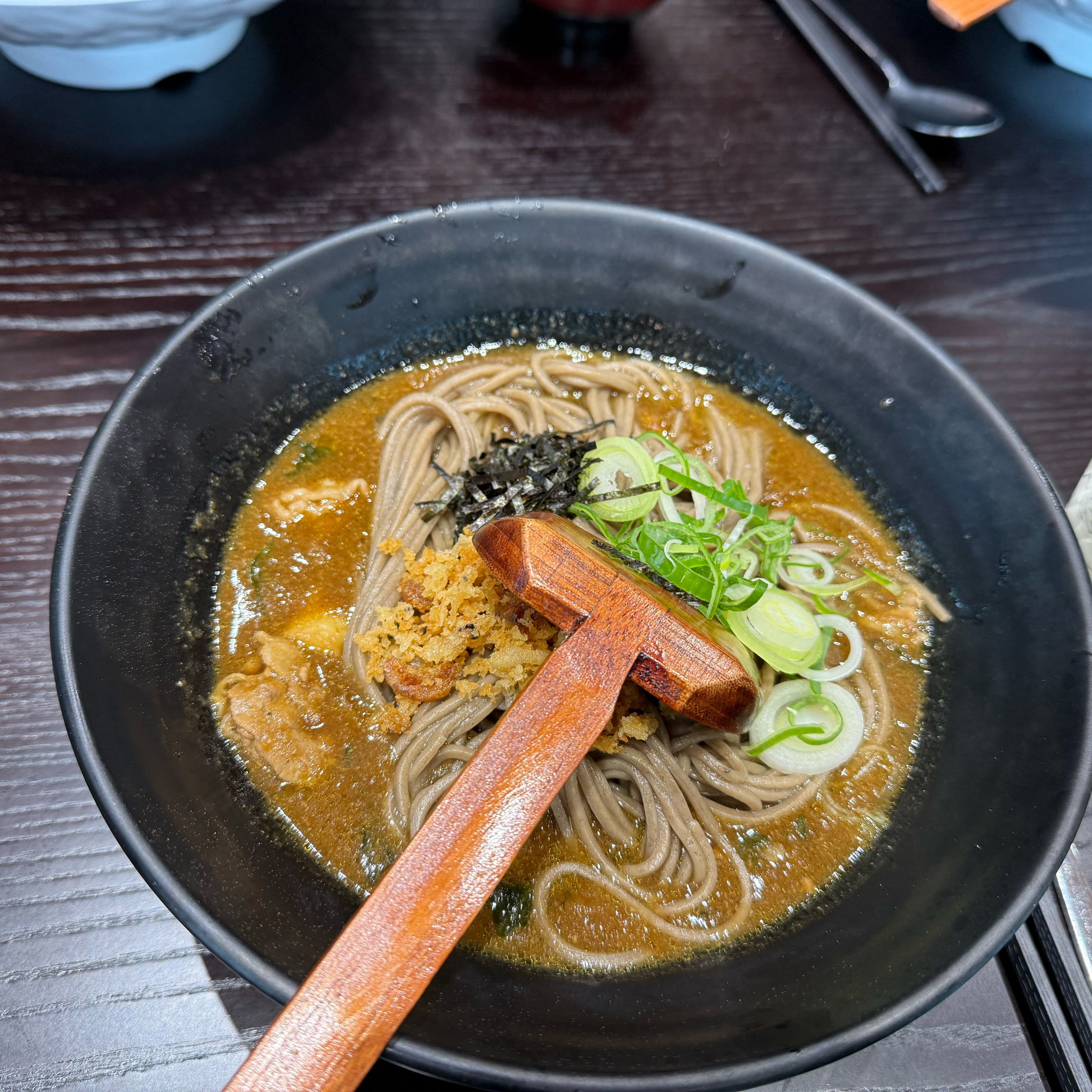 자주 오던곳인데 여기 진짜 소바도 맛있고 우동도 맛있고 짬뽕도 맛있어요 사장님도 친절하시고