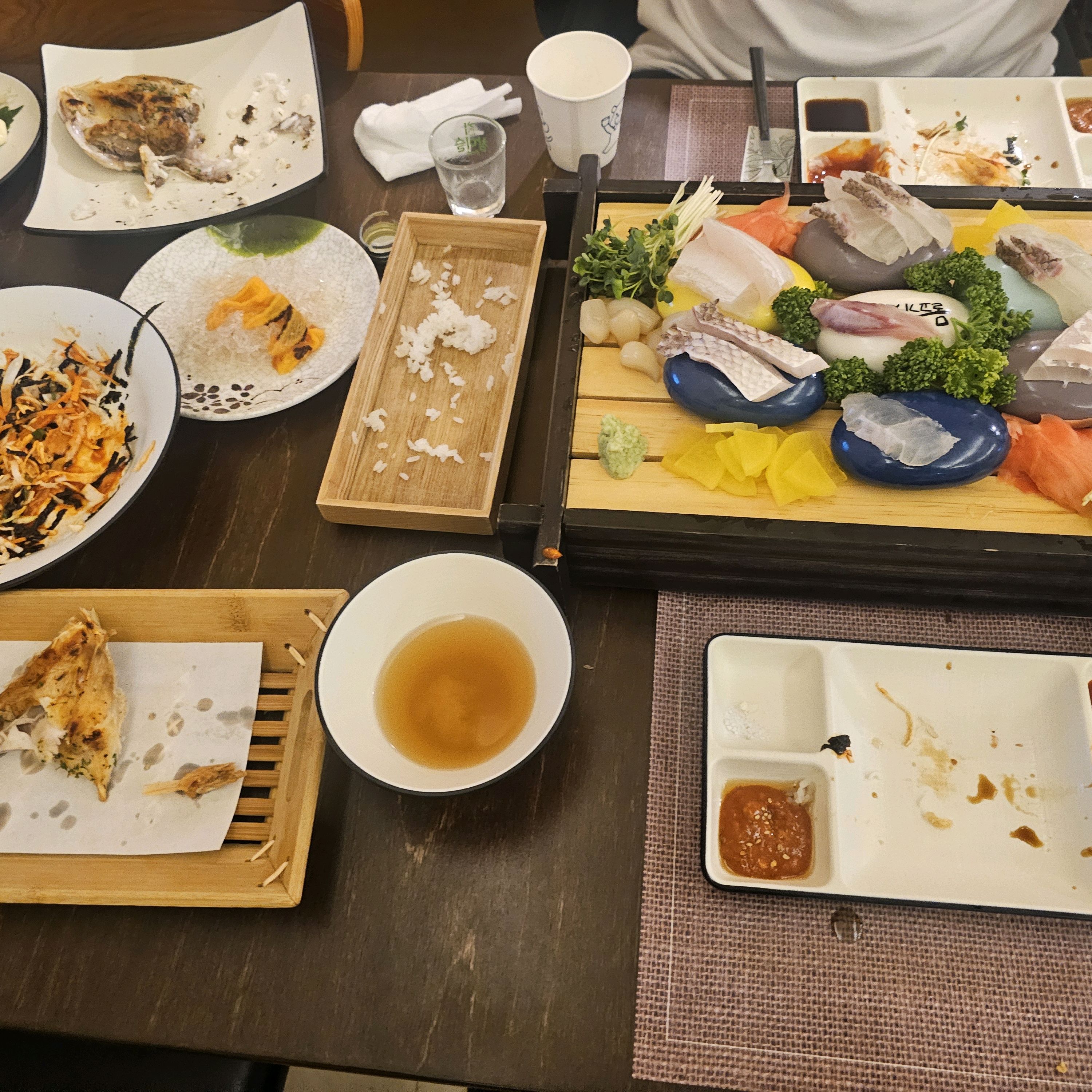 정말 배부르게 잘먹었습니다. 코스처럼 스키다시가 다양하게 나와서 소주한잔 했습니다. - 불당동 맛집 물고기자리 천안점