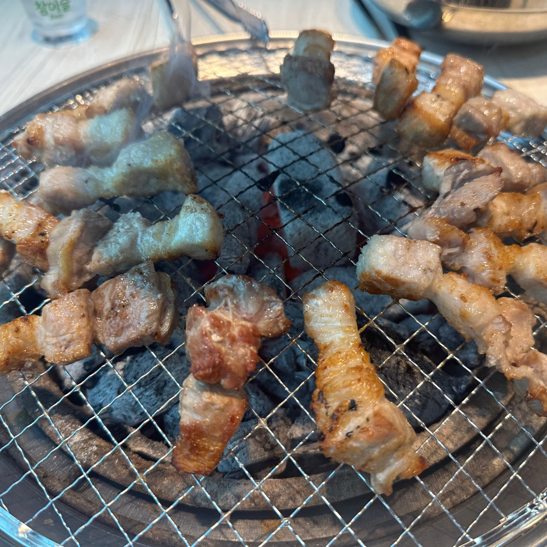 오랜만에 육즙가득 통삼겹살에 소주랑 너무 맛있게 먹고왔어요~~ - 덕은동 맛집 명륜진사갈비 고양덕은점