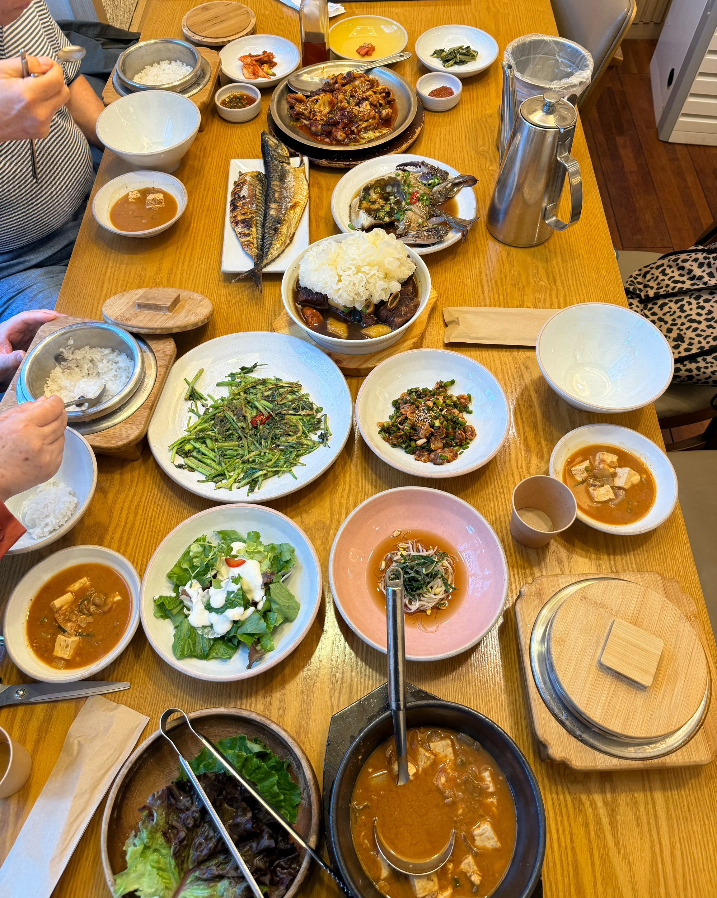 어제 어버이날은 시간이 없어서 오늘 늦은 점심으로 부모님 모시고 3인세트 먹었어요 아빠가 