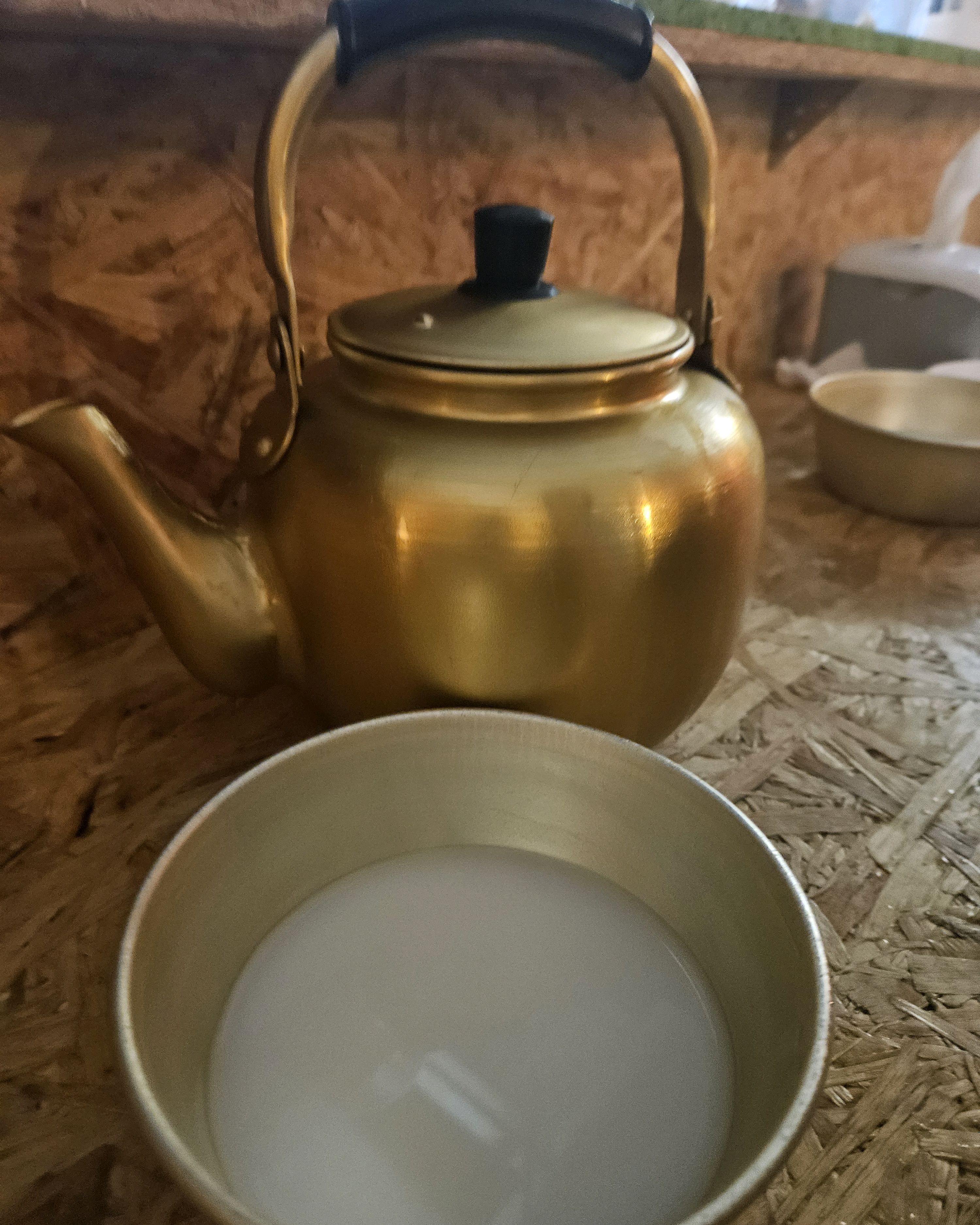 막걸리랑 안주들이 너무 취향저격이예요^^오징어무침소면 새콤하니 엄청 맛있어요~ 비오는날 딱