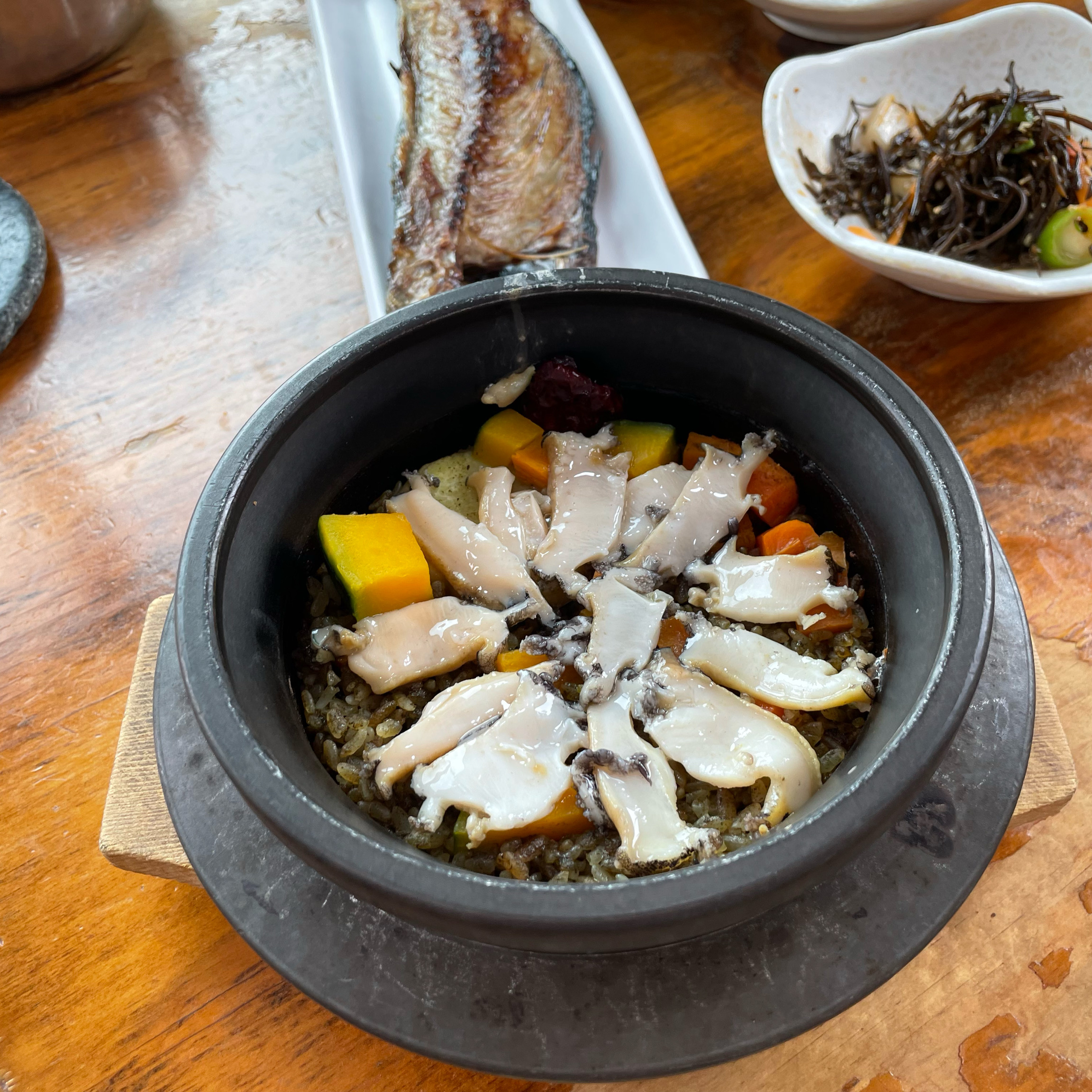 예전보다 양이 줄어든 느낌이지만 맛은 그대로네요 - 제주 맛집 명진전복