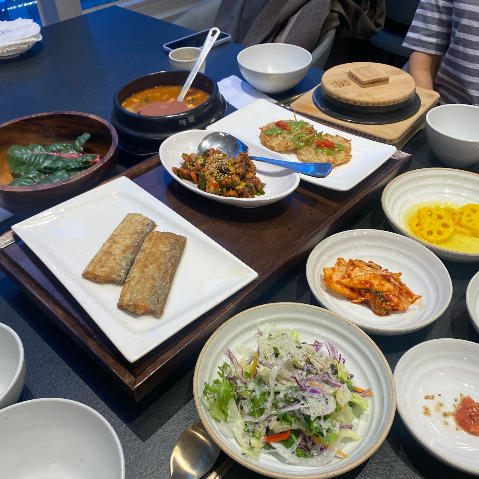 어버이날 기념으로 부모님 모시고 처음 온 곳인데 생각보다 매장이 넓고, 가족끼리 모여서 식