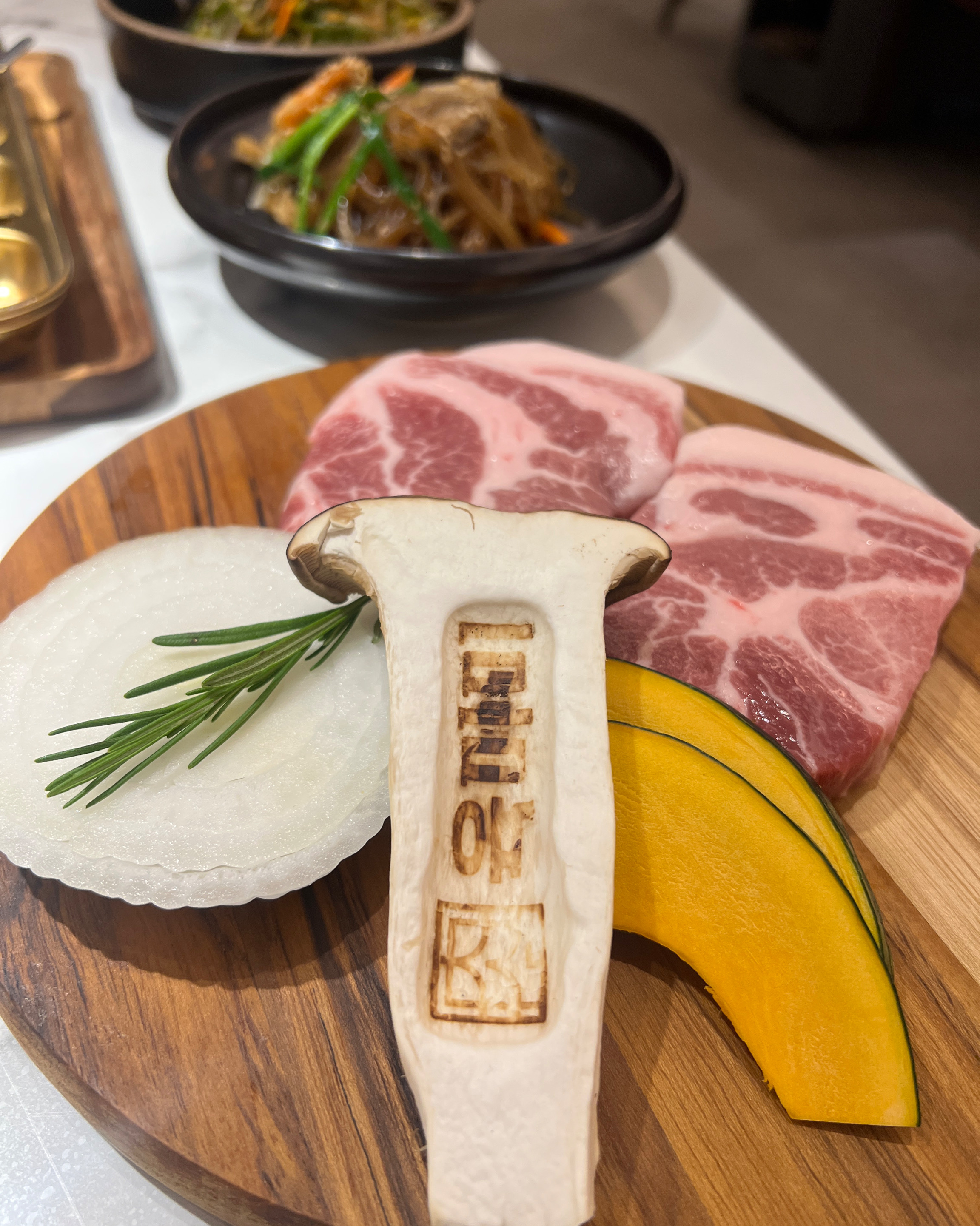 반찬도 고기도 신선하고 인테리어 너무 멋져서 - 대전 맛집 육미미
