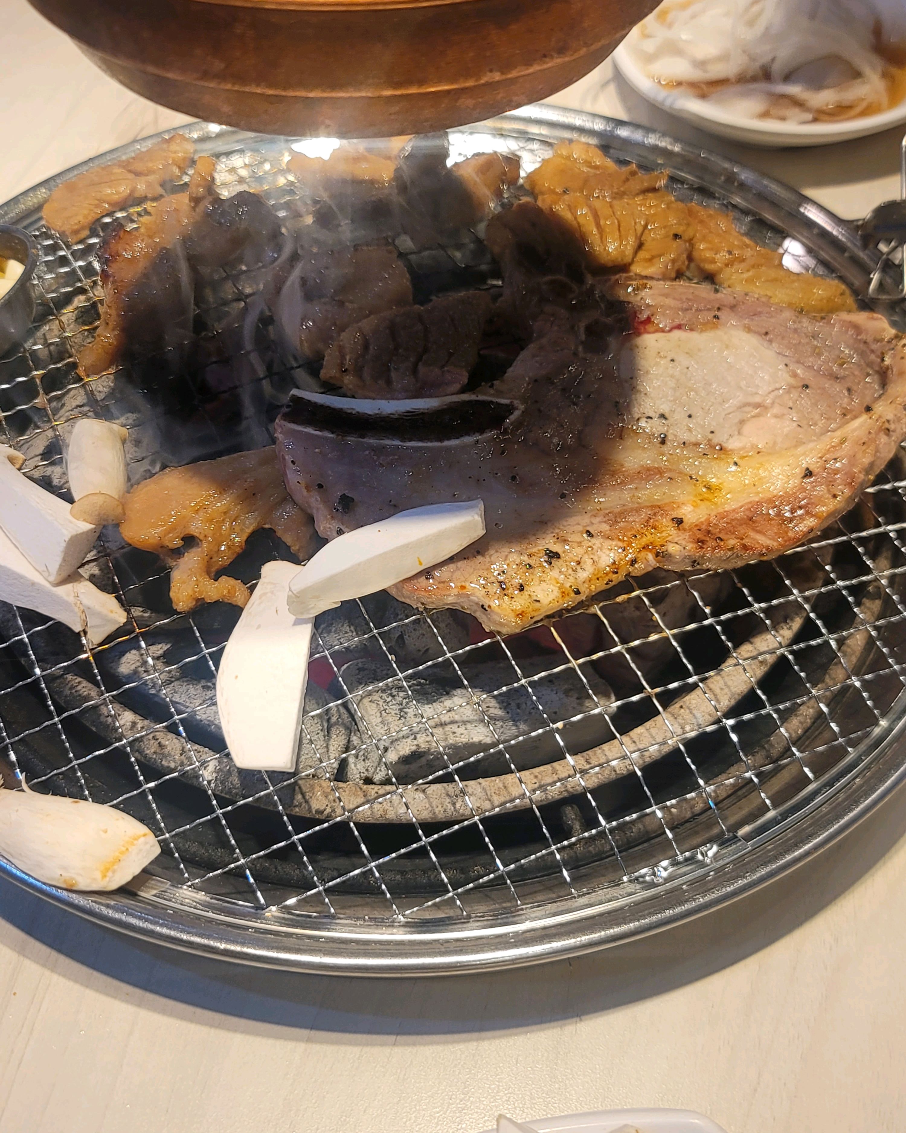 맛있는 고기 잔뜩 먹고싶은 금요일 딱인곳!ㅎㅎ 집가까이 쾌적한 매장이 있어서 좋아요. 요즘