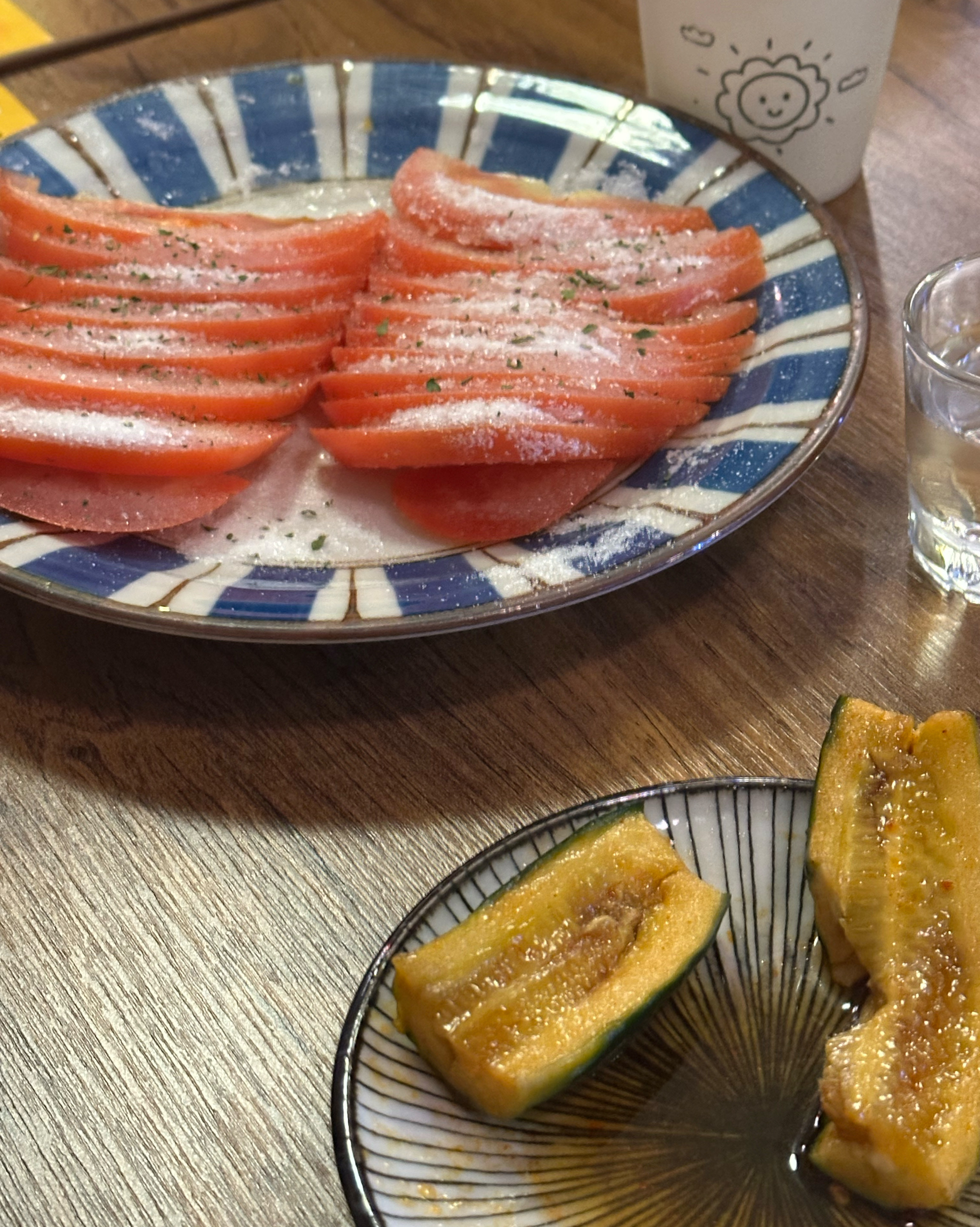 토마토 너무 맛있고 닭튀김도 맛있어요 ❤️❤️ - 대전 맛집 오사카데스 봉명점