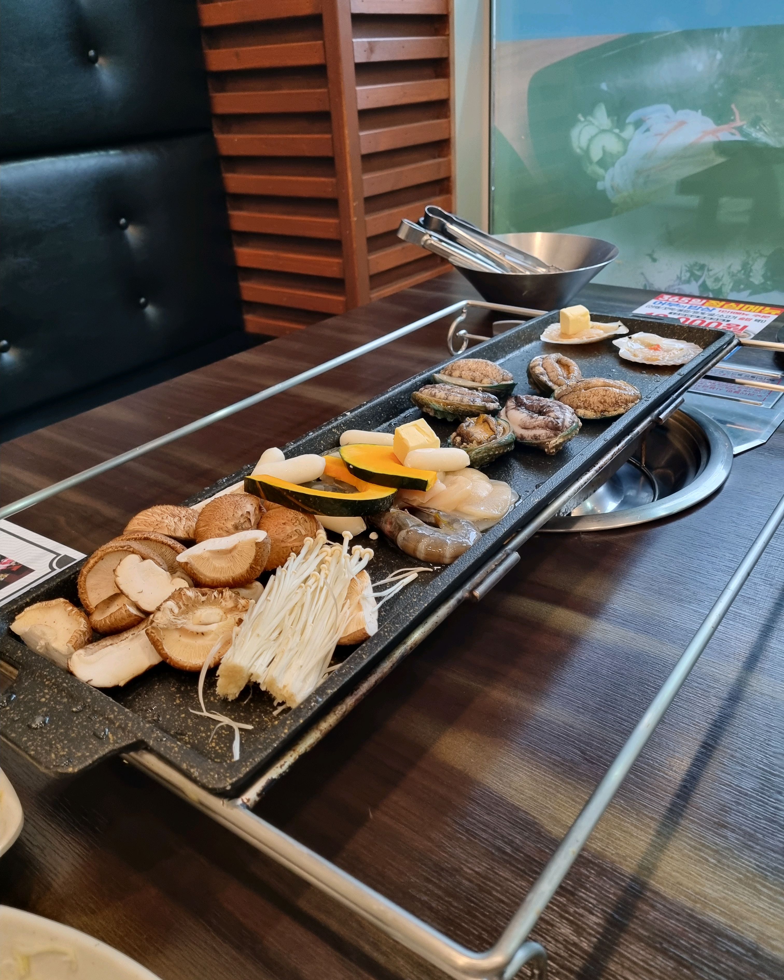 처음 와봤는데 너무너무 맛있어요 처음엔 직원분이 구워주시고, 맛있게 먹는 법도 알려주셔요
