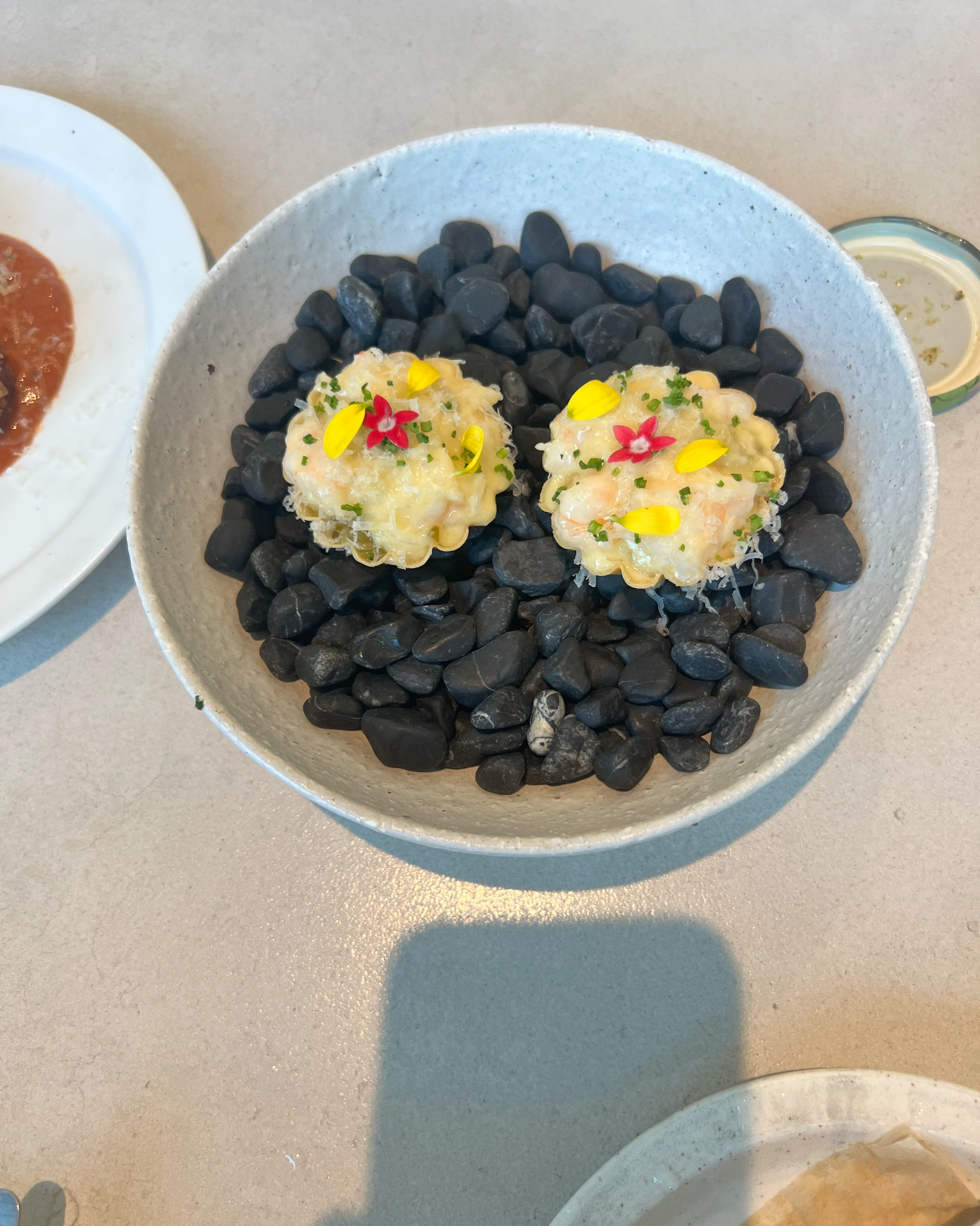 심퍼티쿠시 용산점에서 먹어보고 맛있어서 가족모임으로 성수점으로 예약하고 갔어요. 독립된 공