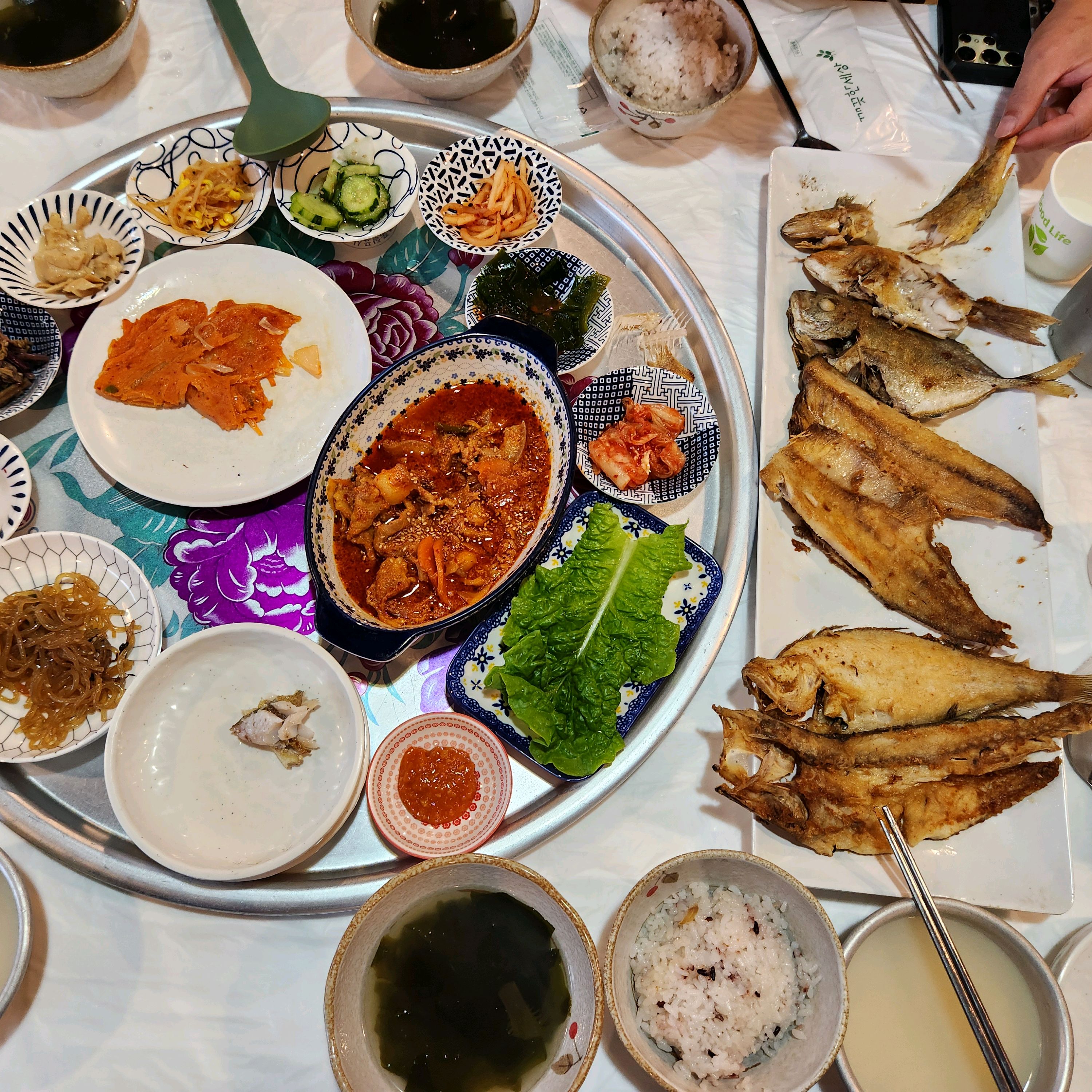 너무 맛있게 잘 먹었습니다. 찬도 맛있고 생선구이가 너무 맛있어요.. 제주도 오면 또 오고