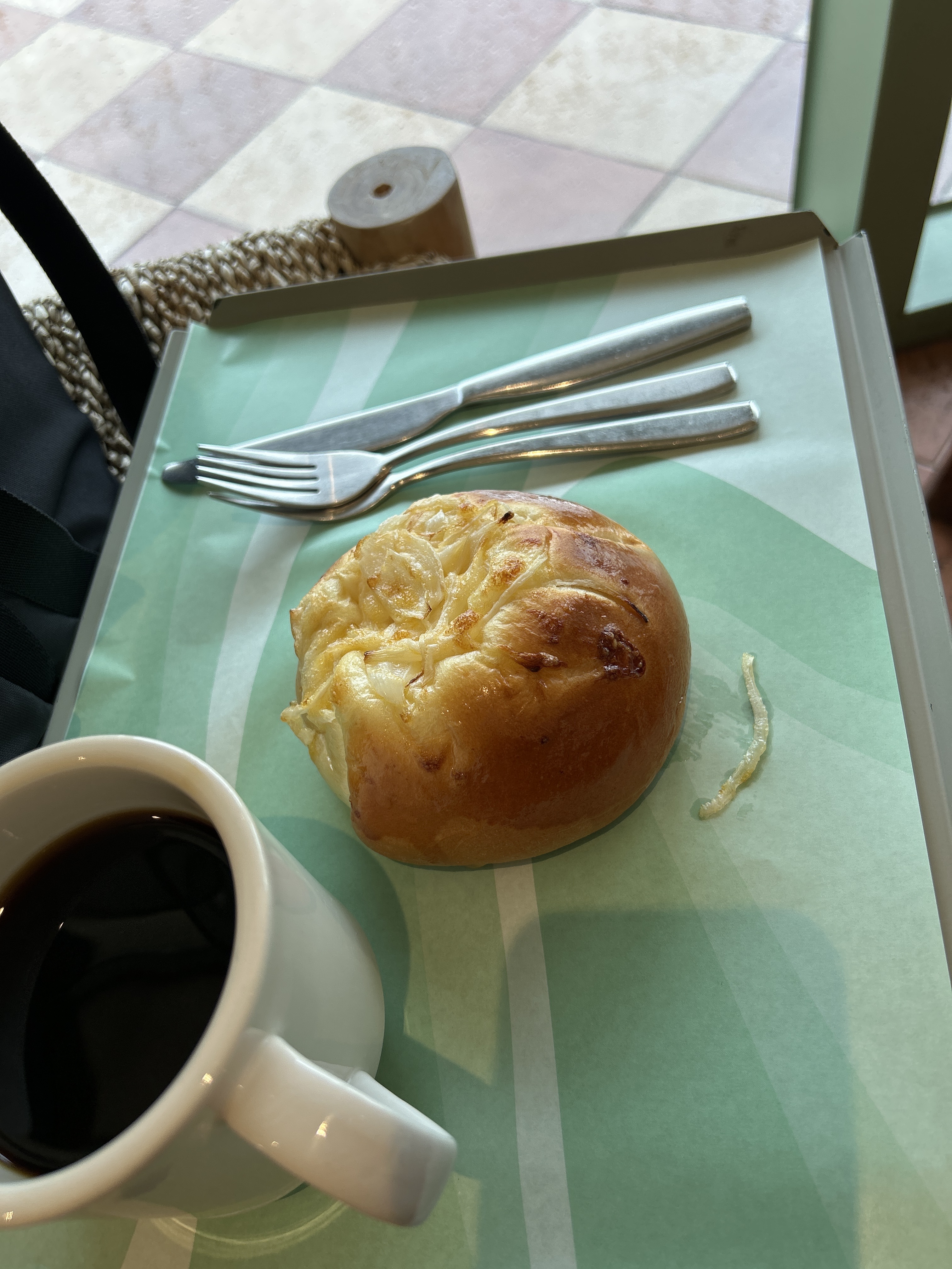 뷰 정말 좋고 커피 빵 다 맛있어요~ - 제주 맛집 서귀피안 베이커리