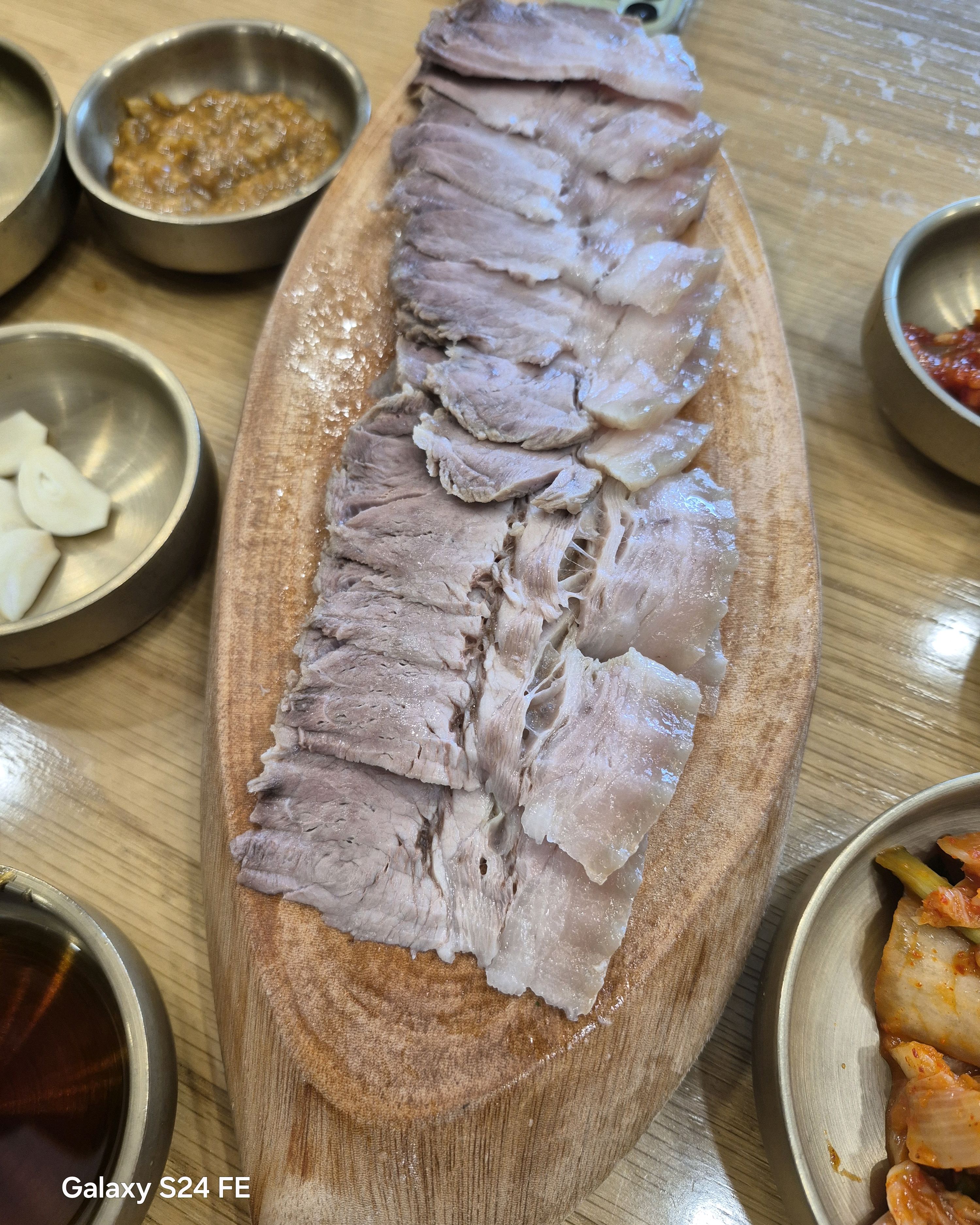 제주 여행중..비가 와서 우울했는데 맛있는거 먹으니 기분  좋아지네요~~모든 음식 다 맛있