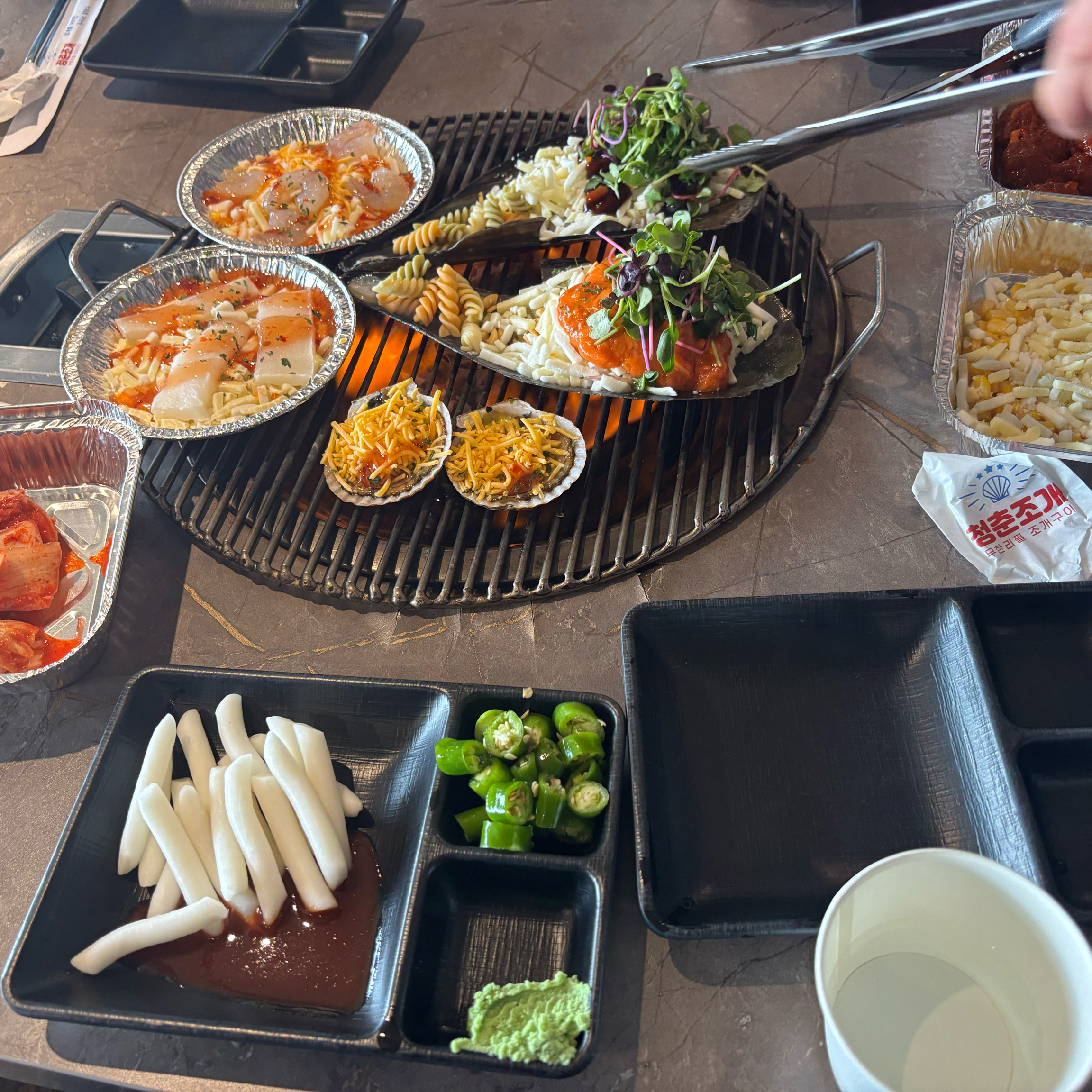 가성비 너무 좋고 분위기도 너무 좋아요. 무조건 오세요. 초 강추 드립니다!!! - 인천 맛집 청춘조개 월미도직영점