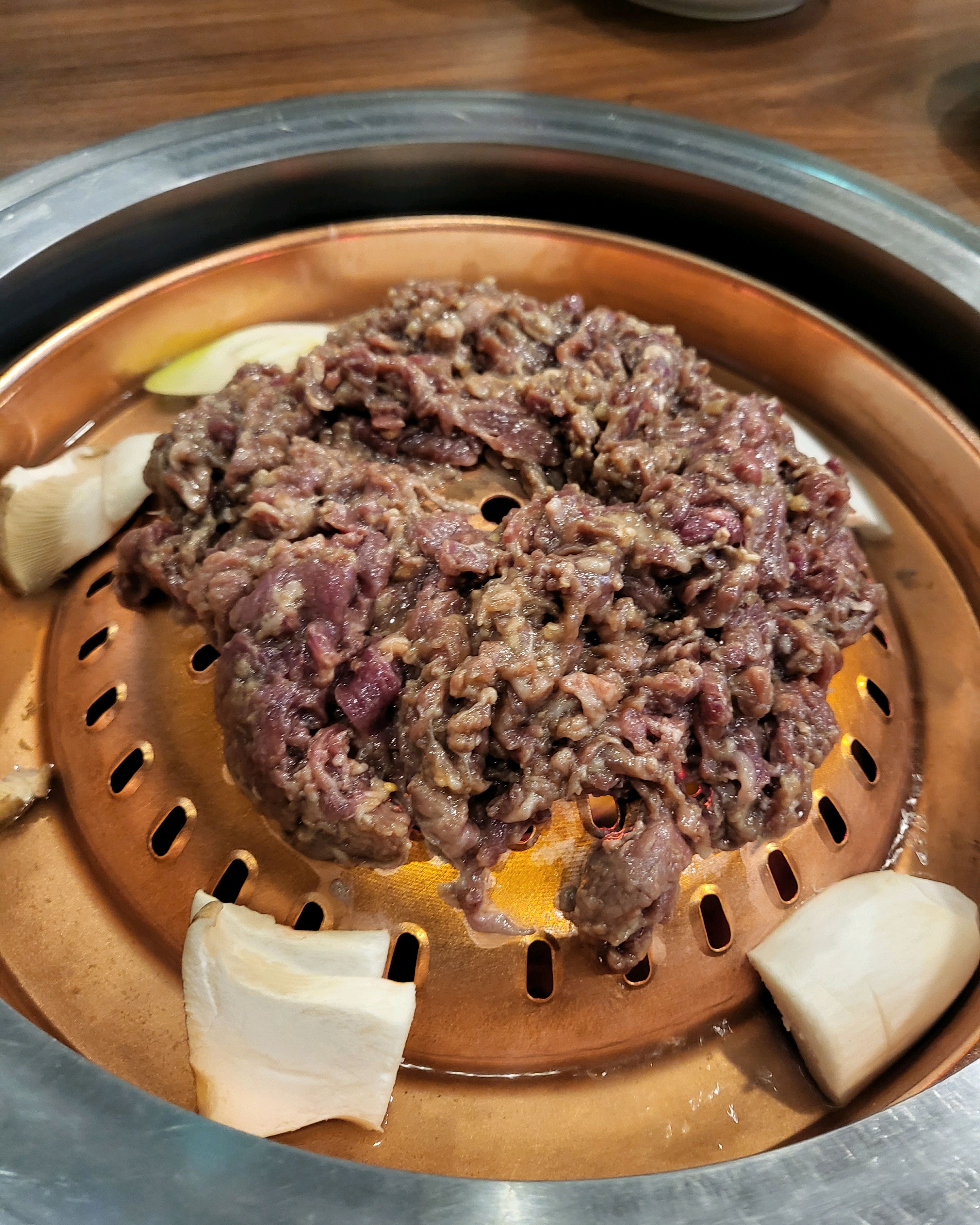 너무너무 좋아하는 우래옥 냉면 먹으러 왔어요.ㅎ  불고기랑 냉면사리도 비벼서 먹고... 물