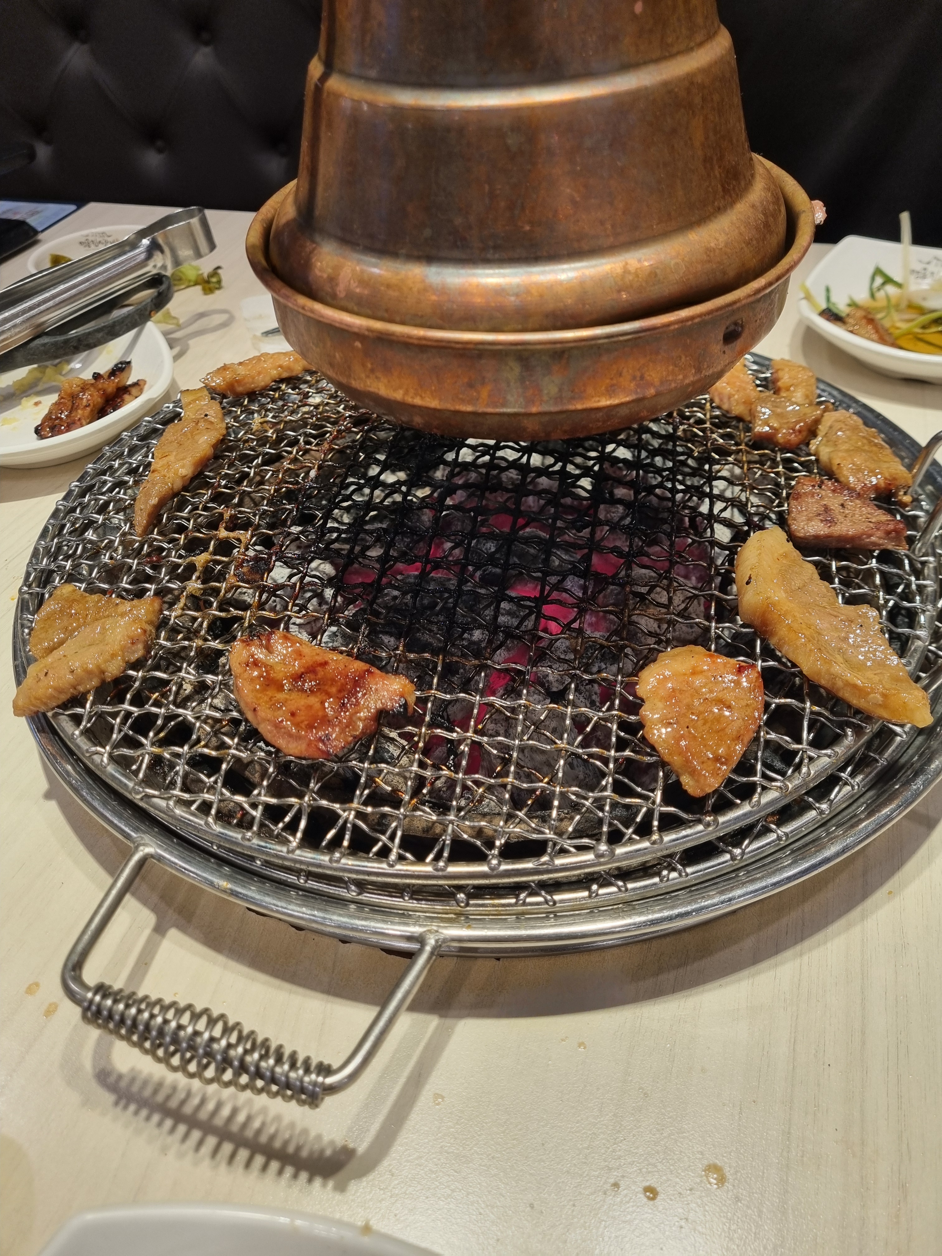 생일 기념으로 왔어요! 두번째 방문인데 여전히 고기가 맛있어요. 특히 양념갈비가 맛있어요.