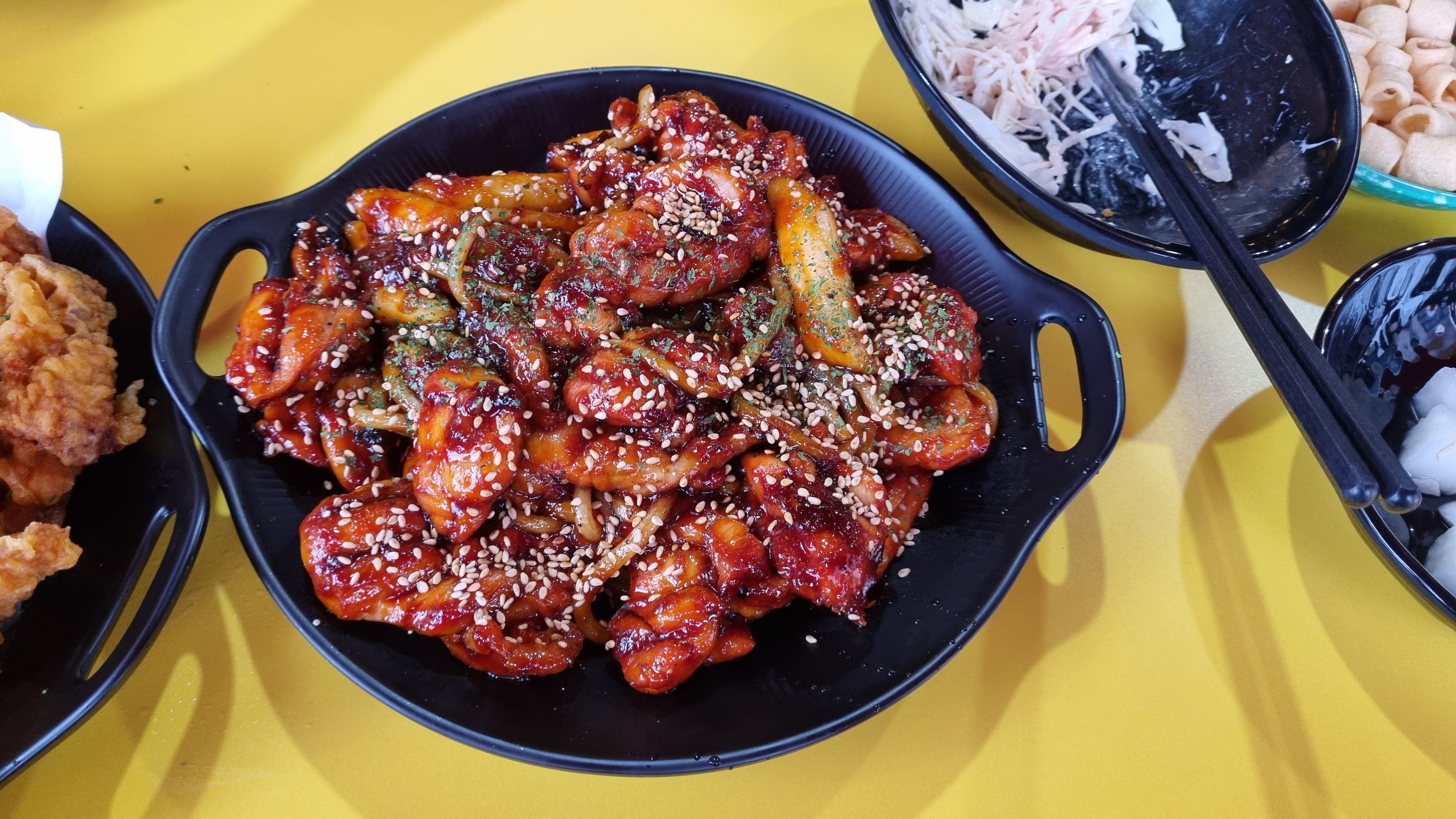 냠냠숯불두마리치킨 처음 와봤는데 너무 맛있어요😉💓 역시 숯불치킨은 언제나 옳다!!! 게다가