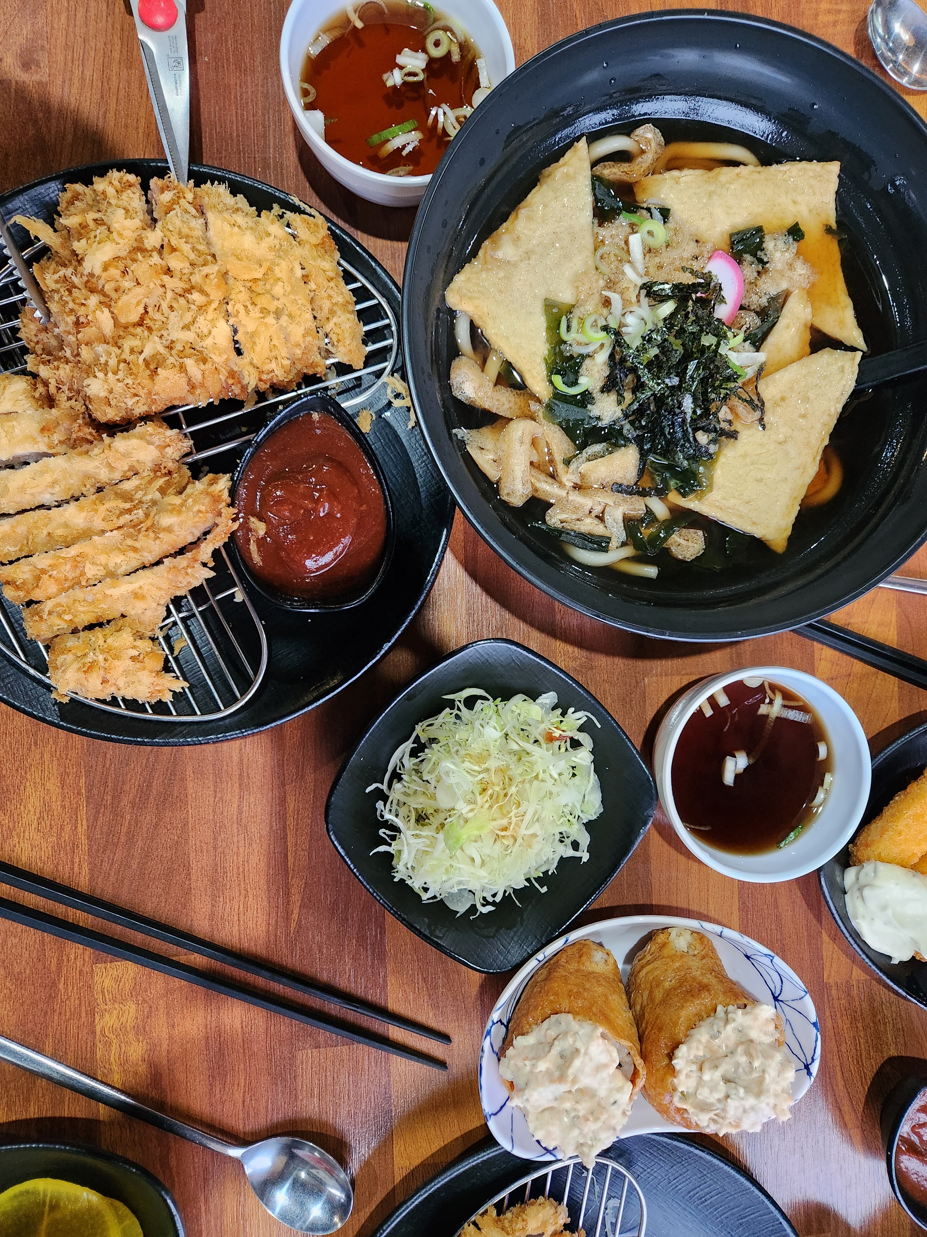 에버랜드 가는길이나 돌아오는길에 아이랑 함께먹기 좋아요. 음식도맛있고요, 특히 유부초밥을