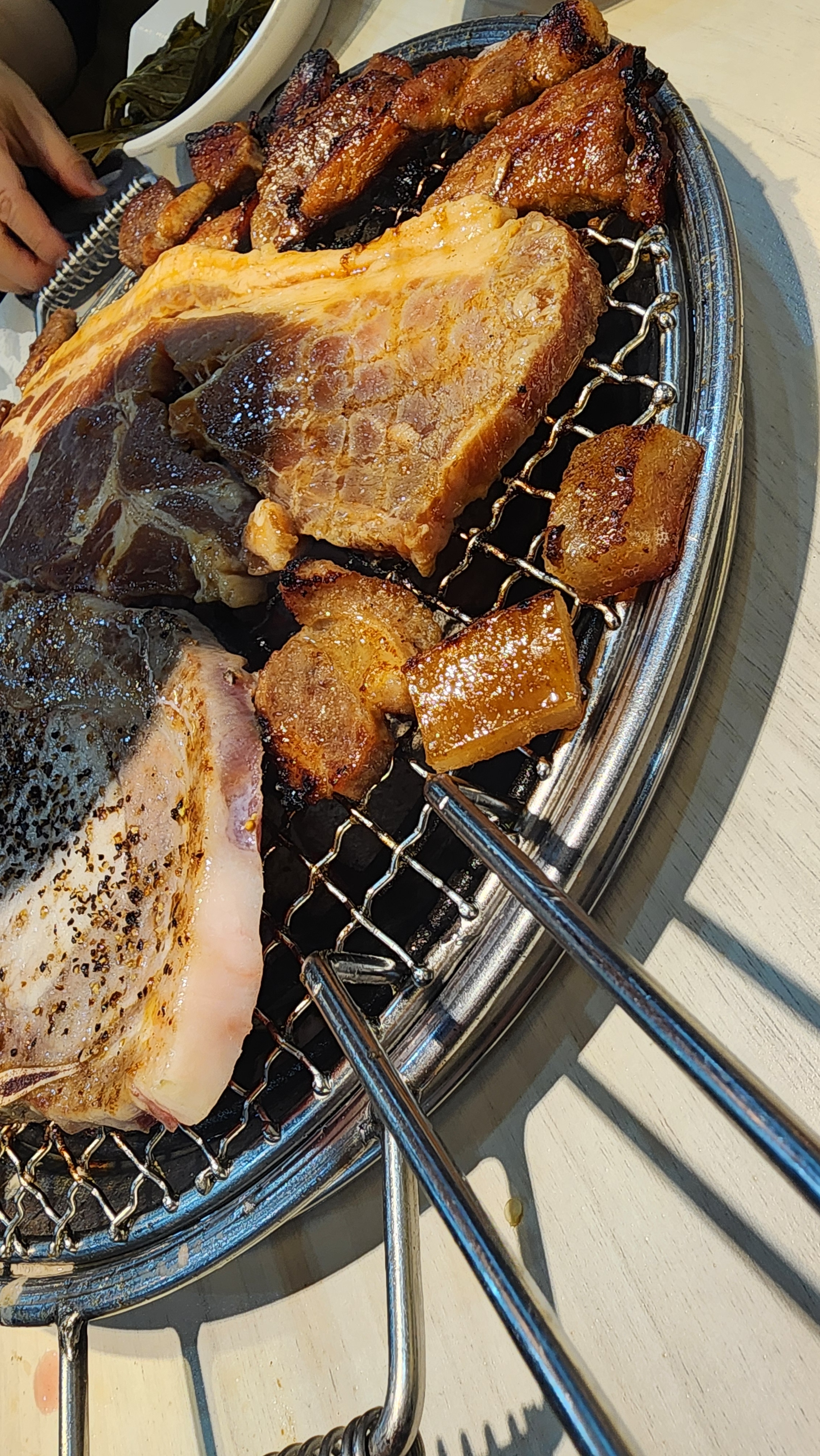 무한 리필 같지않은 고기질과 맛!! 사장님들 모두 다 친절해요 밑반찬 수도 많고 후식까지