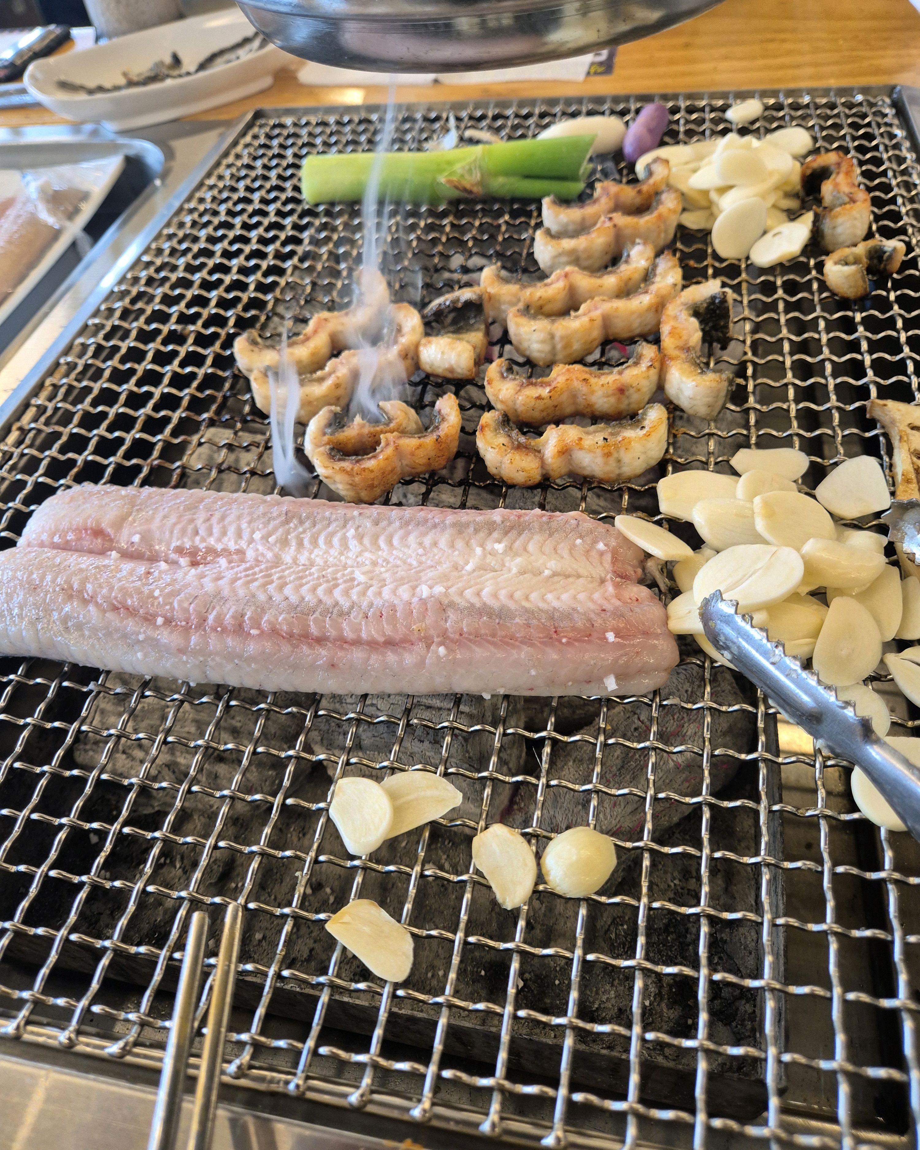 너므너무맛있게 배불리먹엇어요 신선하공 야채도셀프라 참좋아요 굿 - 인천 맛집 삼관왕장어 가좌점