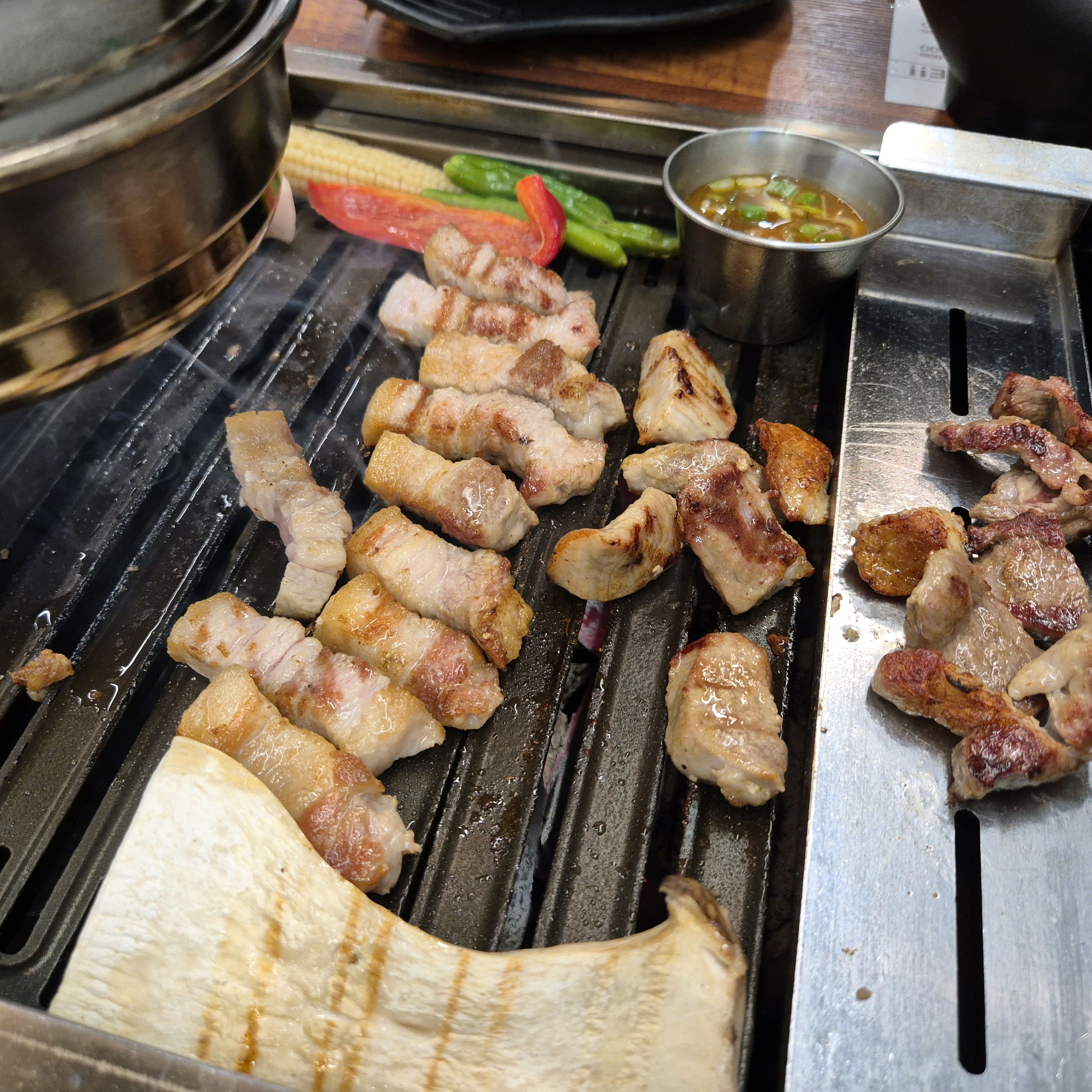 완전 맛있고 직접 구워주시고 좋았습니다. 다음에도 또 오고싶어요. 좋은 시간이였습니다! - 대전 맛집 육화탄 대전롯데백화점 괴정점