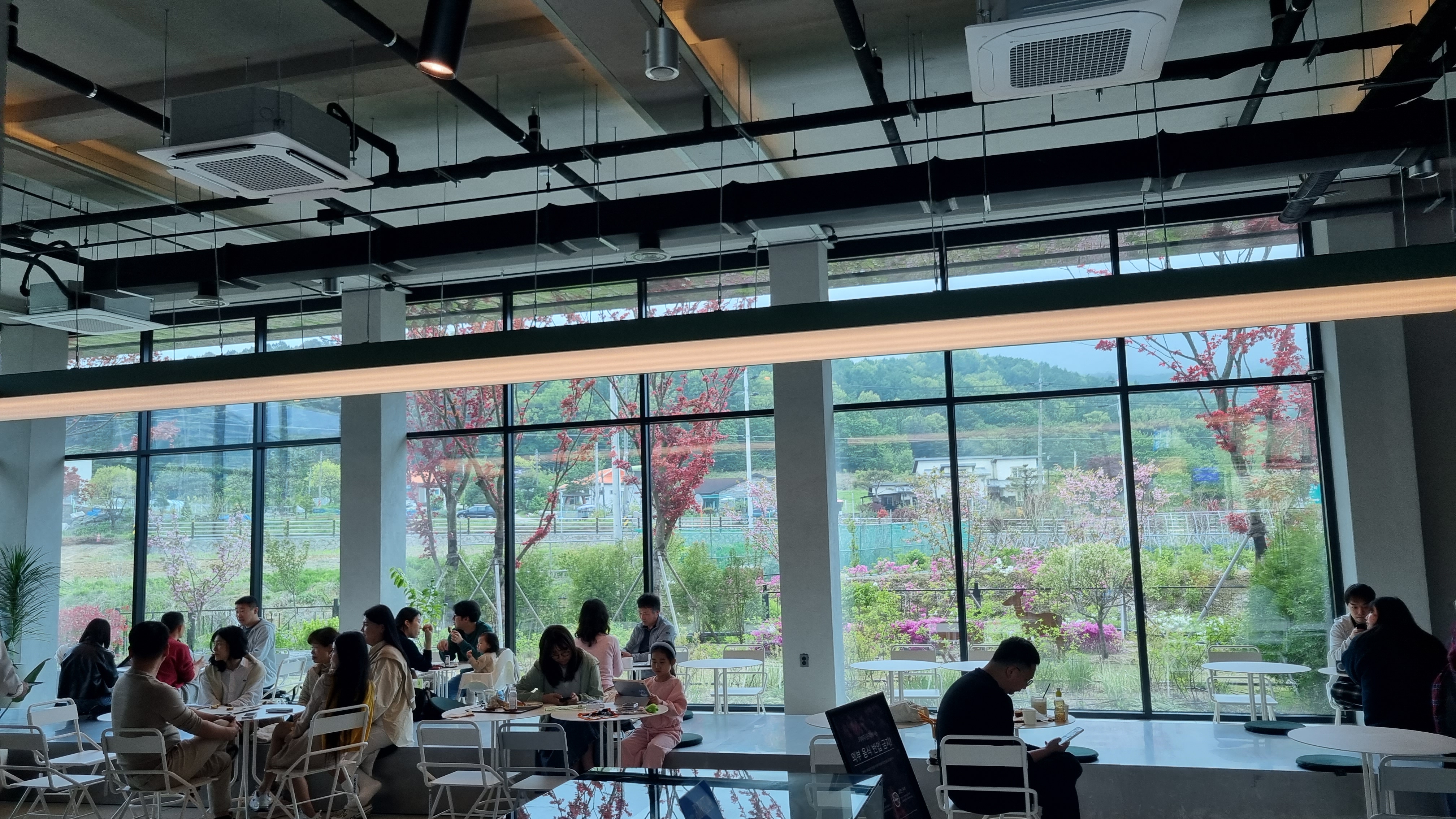 넓고 예쁜 풍경을 보며 힐링하기 좋아요. - 인천 맛집 두운리