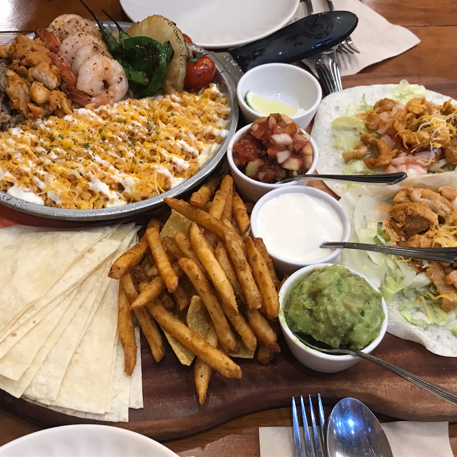 신중동점은 처음 오는데 맛있어요! 재료들도 다 신선하고 직원분들도 친절하겨서 좋습니당👍🙂 - 신중동역 맛집 갓잇 부천신중동점