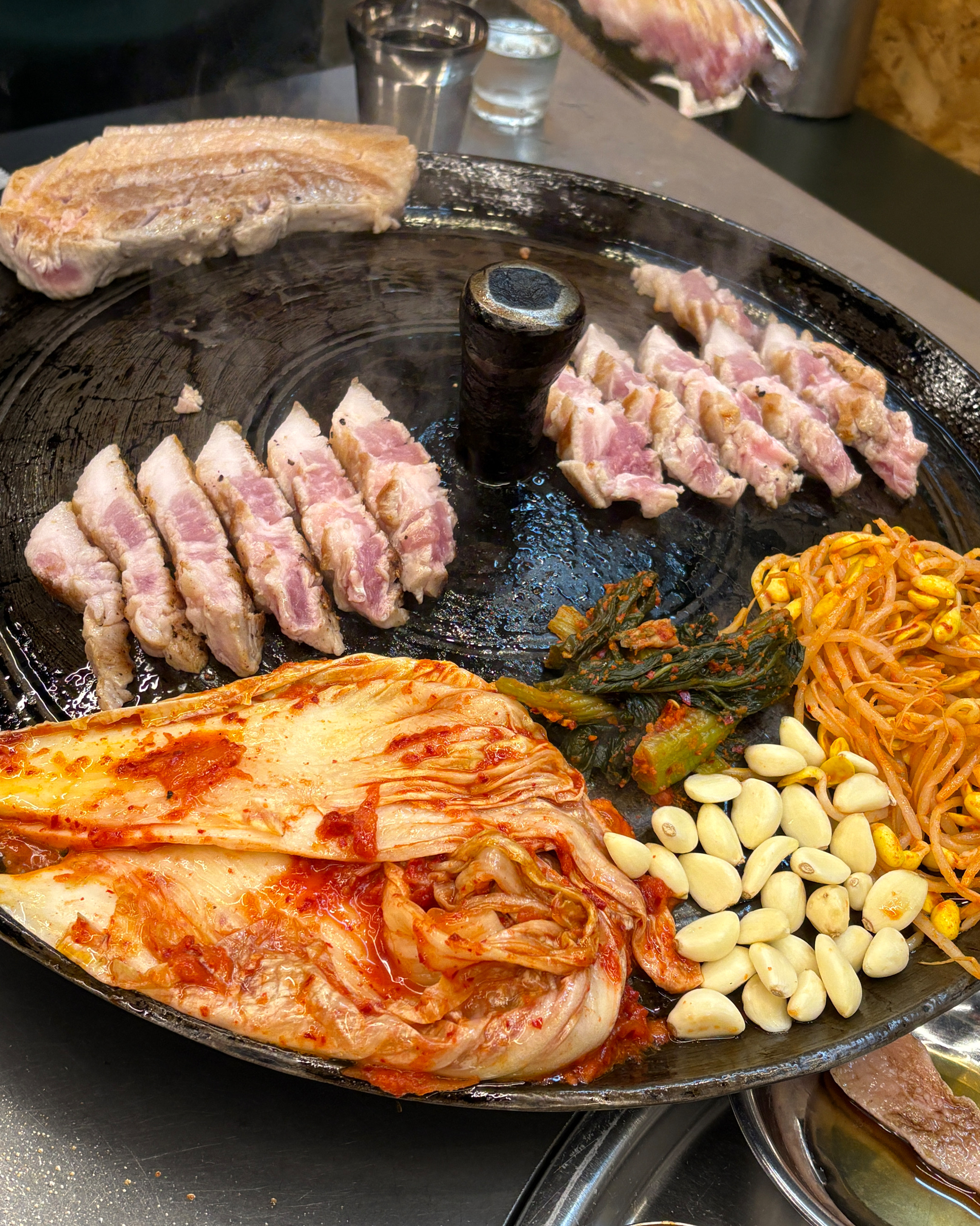목구멍 재방문이에요!!!!!! 가족끼리도 친구들끼리도 와도 항상 잘 먹고 가요! 기본 반찬
